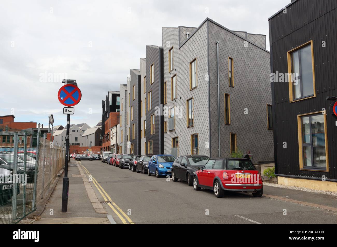 Nuovi edifici residenziali nel complesso di appartamenti Cutlers Gardens Russell Street Sheffield Inghilterra Regno Unito vita urbana nel centro cittadino Foto Stock
