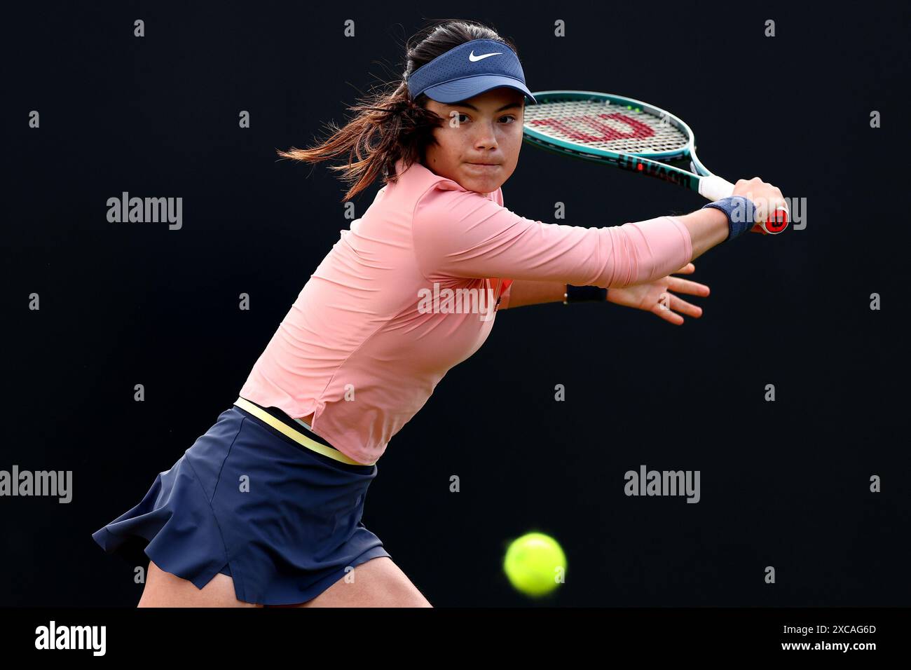 15 giugno 2024; Lexus Nottingham Tennis Centre, Nottingham, Inghilterra; Rothesay Nottingham Open, giorno 6; Emma Raducanu in azione durante il suo match di semifinale femminile con Katie Boulter Foto Stock