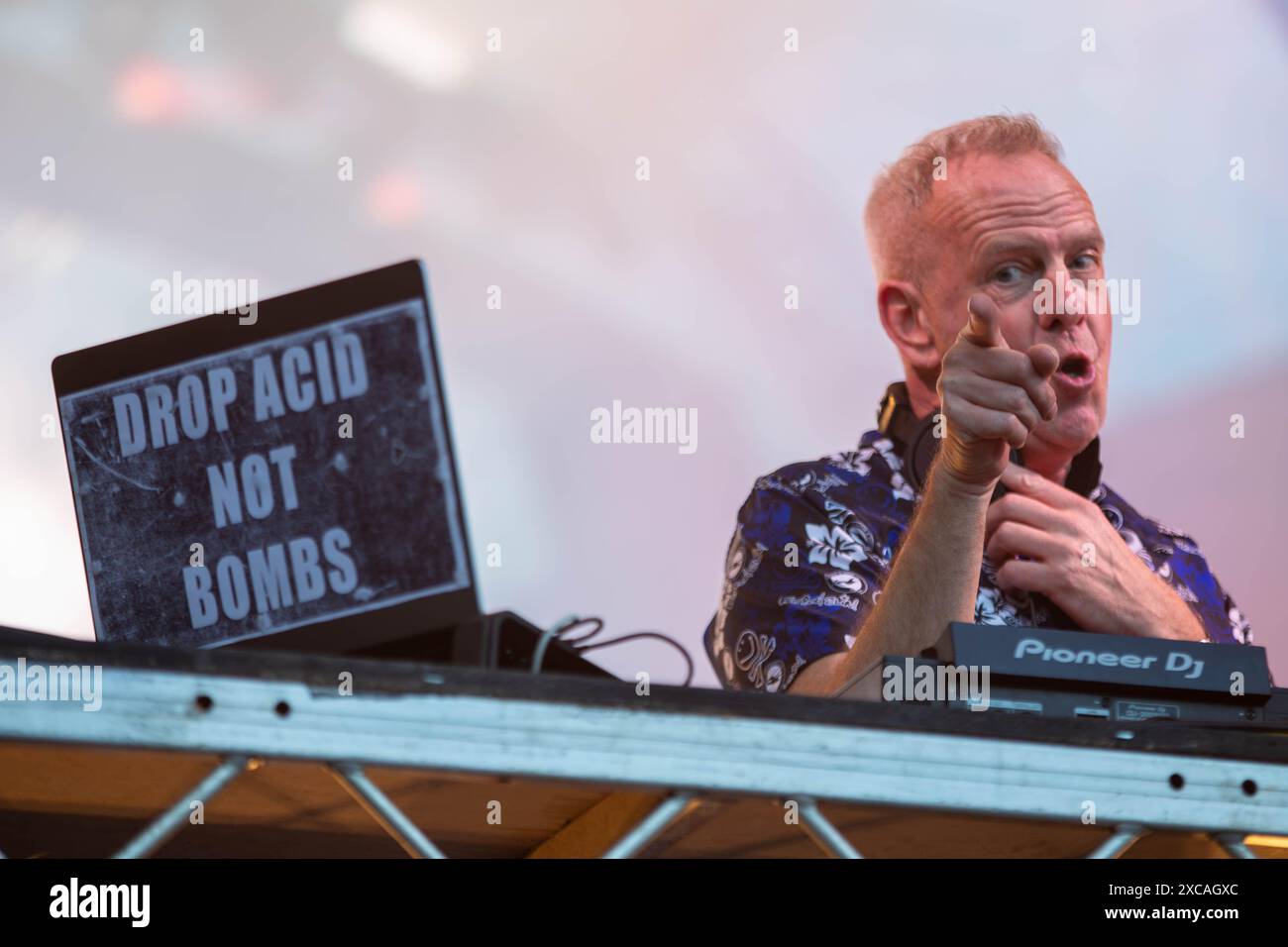 Bodelva, Cornovaglia, Regno Unito. Sabato 15 giugno 2024 Fatboy Slim musicista inglese, DJ e produttore discografico si esibiscono all'Eden Project © Jason Richardson / Alamy Live News Foto Stock