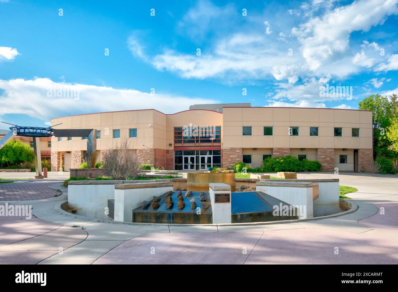 FORT COLLINS, Colorado, Stati Uniti d'America - 13 MAGGIO 2024: Edificio di fisica presso la Colorado State University. Foto Stock