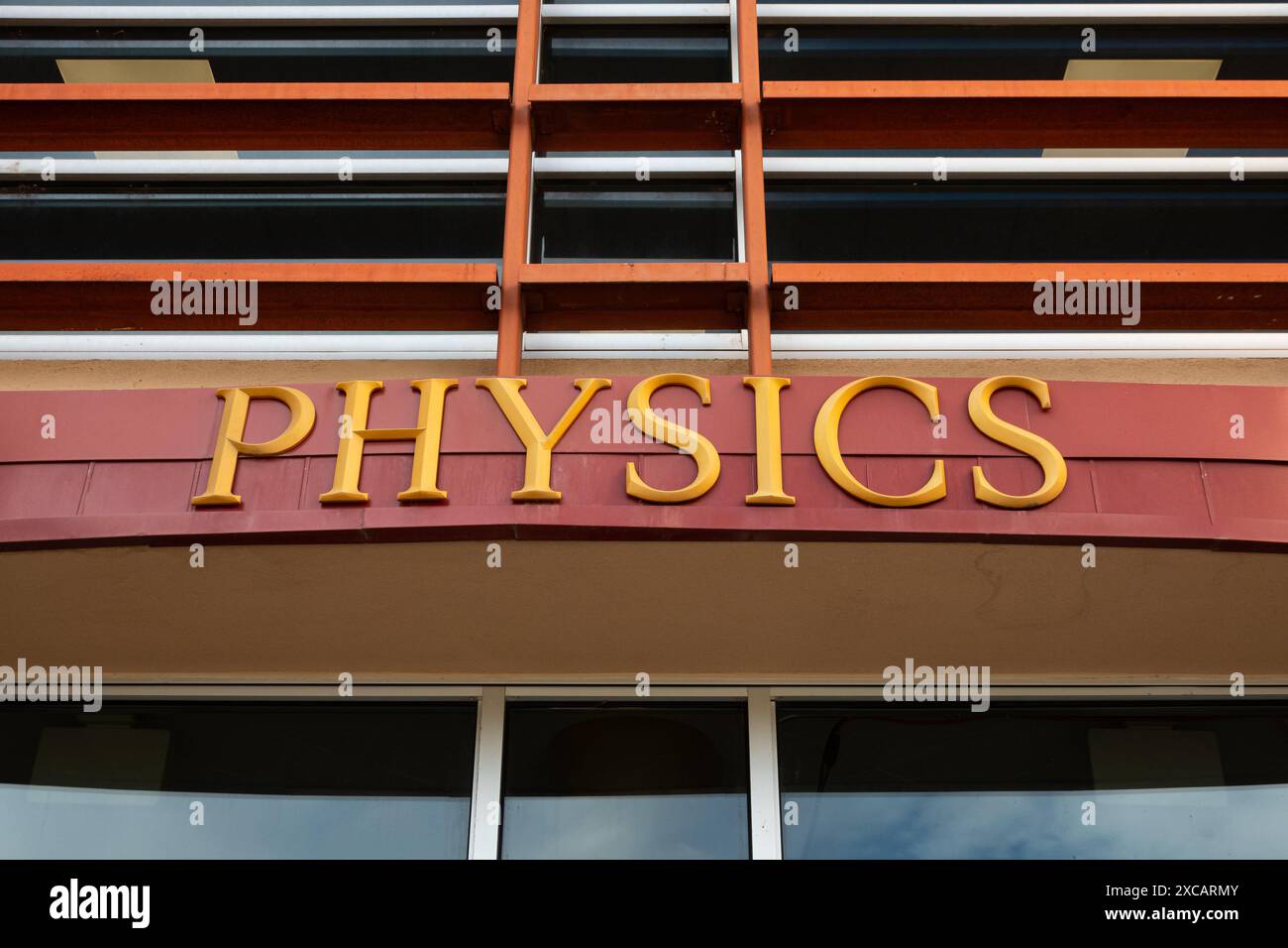 FORT COLLINS, Colorado, Stati Uniti d'America - 13 MAGGIO 2024: Edificio di fisica presso la Colorado State University. Foto Stock