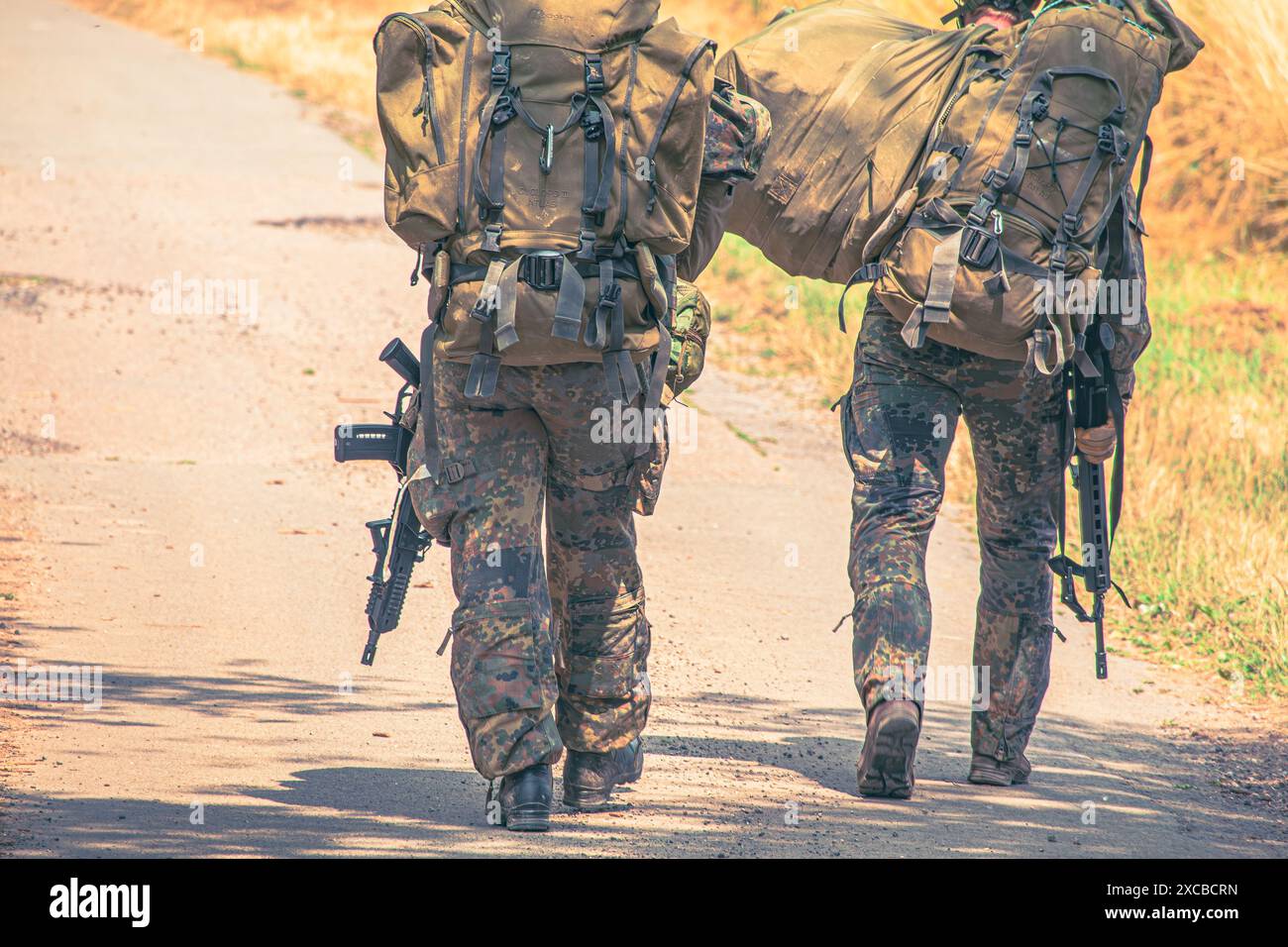 L'esercito tedesco della Bundeswehr con paracadutisti in Germania durante un'esercitazione NATO Foto Stock