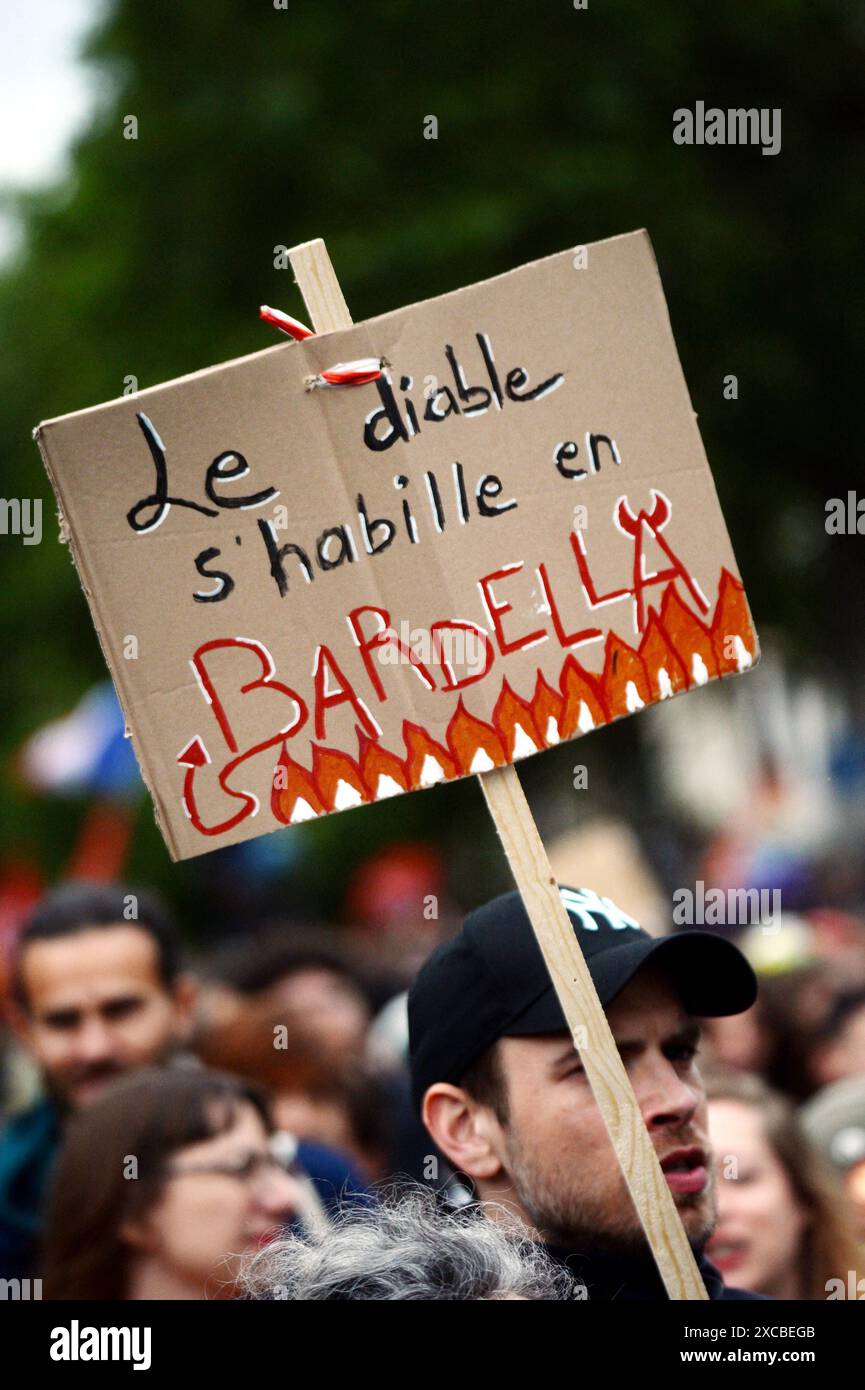 Parigi, Francia. 15 giugno 2024. Manifestazione per il fronte popolare e contro l'estrema destra a Parigi, Francia, il 15 giugno 2024. Foto di Karim Ait Adjedjou/ABACAPRESS. COM credito: Abaca Press/Alamy Live News Foto Stock