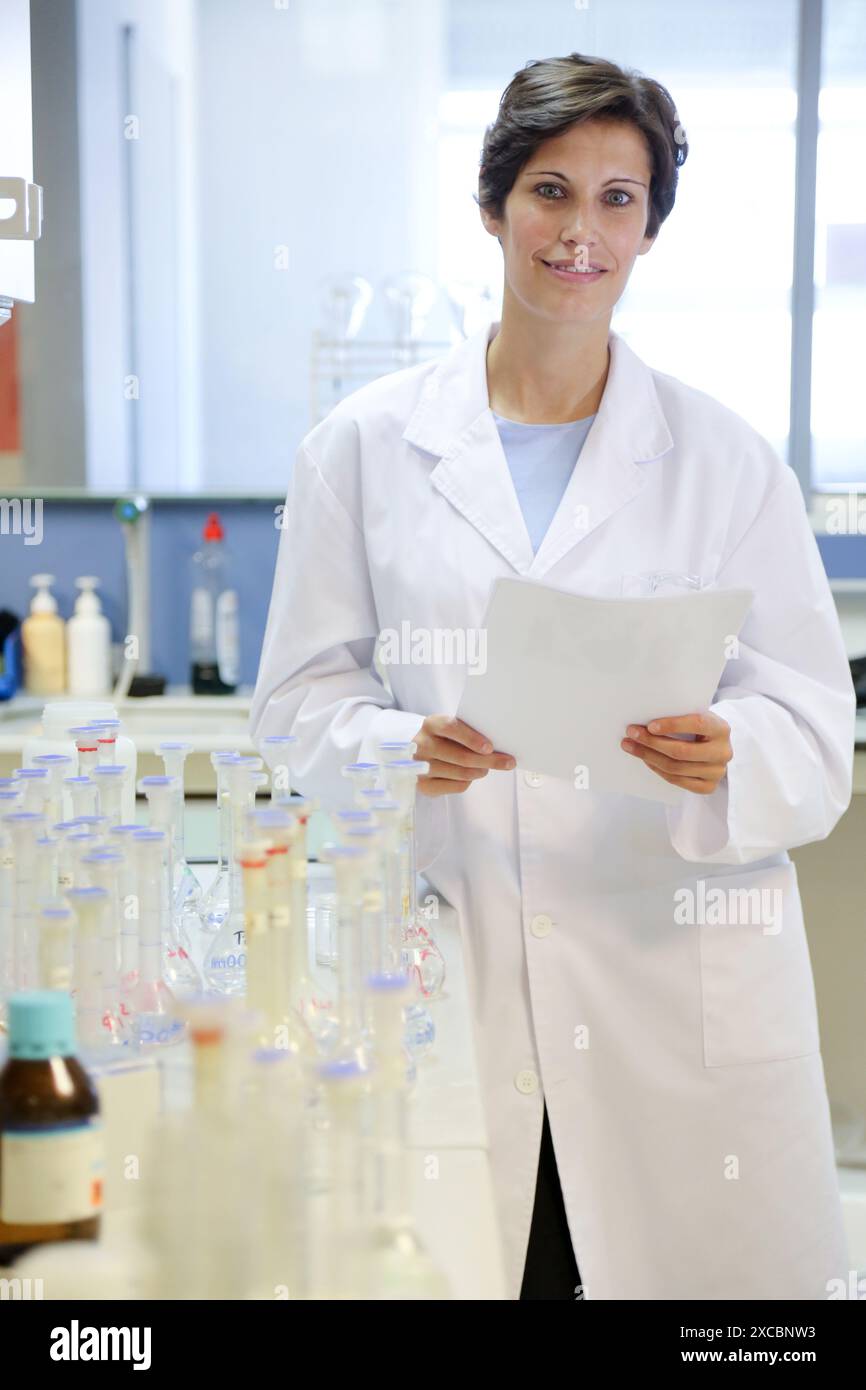 Ricercatori, laboratorio di Microbiologia, Fondazione Tecnalia, Centro tecnologico e di ricerca, San Sebastian Technological Park, Donostia, Gipuzkoa, Basqu Foto Stock