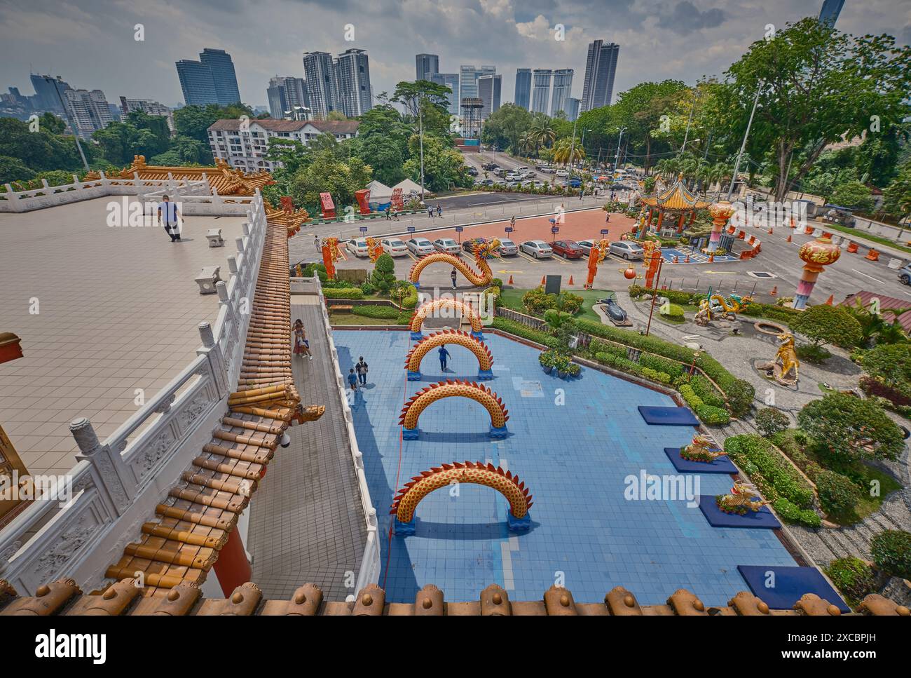 Il tempio Thean Hou a Kuala Lumpur, Malesia, è un tempio a sei livelli della dea cinese del mare Mazu situato su 1,67 acri di terra in cima a Robson Heights Foto Stock
