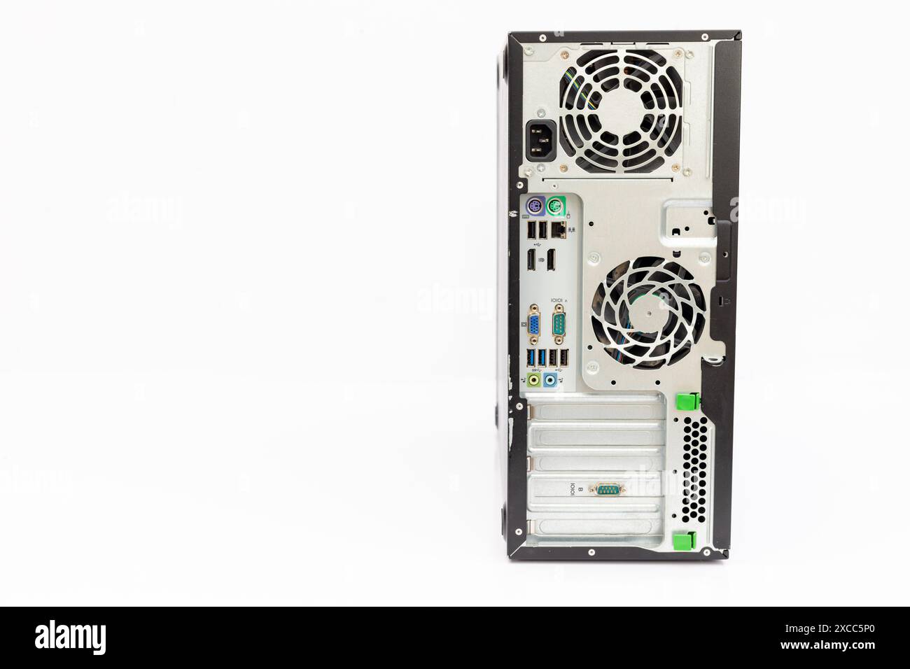 PC computer torre isolata su sfondo bianco Foto Stock