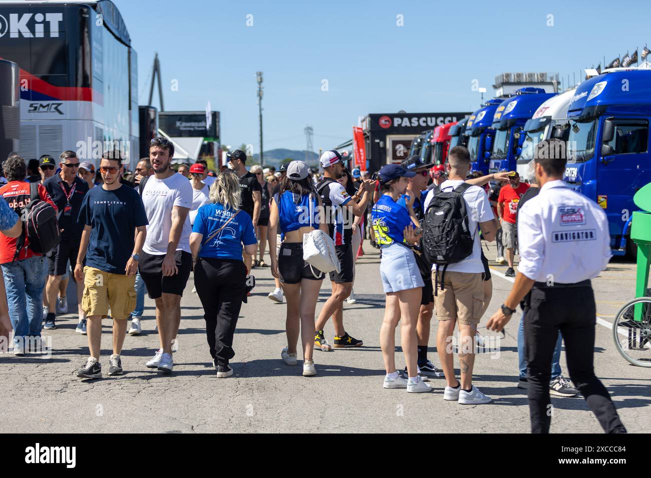 Misano Adriatico, Italia. 16 giugno 2024. Paddock durante il Campionato Mondiale FIM Superbike Pirelli Emilia-Romagna Round al Misano World Circuit, Misano Adriatico, Italia il 16 giugno 2024 durante il ROUND 04 Emilia-Romagna Round - SuperpoleRace e gara 2, World Superbike - SBK race a Misano Adriatico, Italia, 16 giugno 2024 Credit: Independent Photo Agency/Alamy Live News Foto Stock