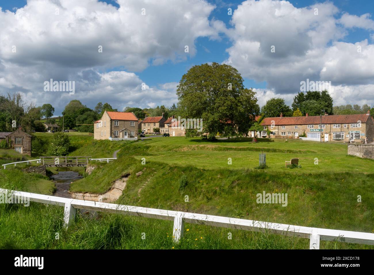 Hutton le Hole, un grazioso villaggio nel North York Moors National Park, North Yorkshire, Inghilterra, Regno Unito Foto Stock