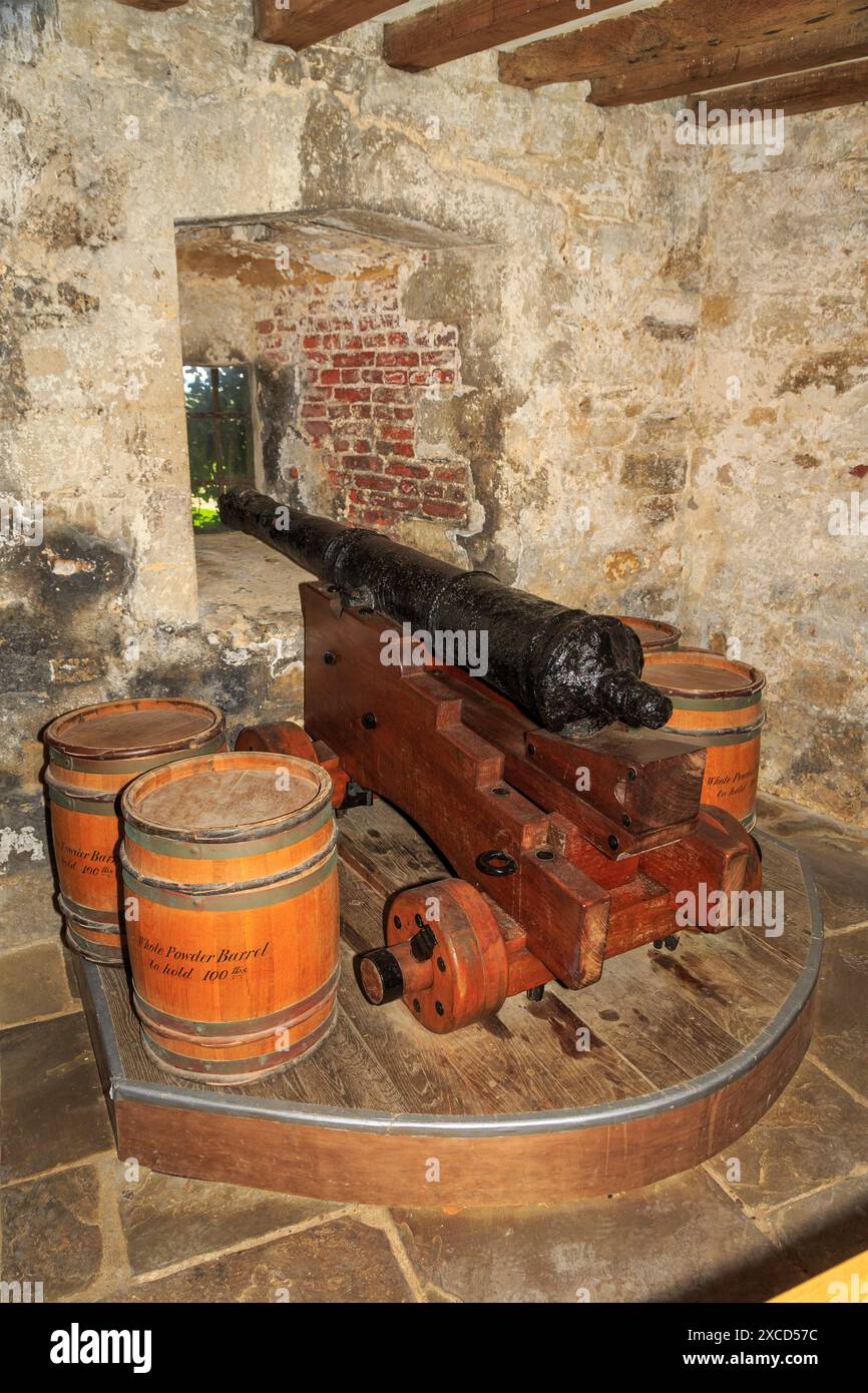 Canon nel castello di Yarmouth, Isola di Wight, Regno Unito Foto Stock