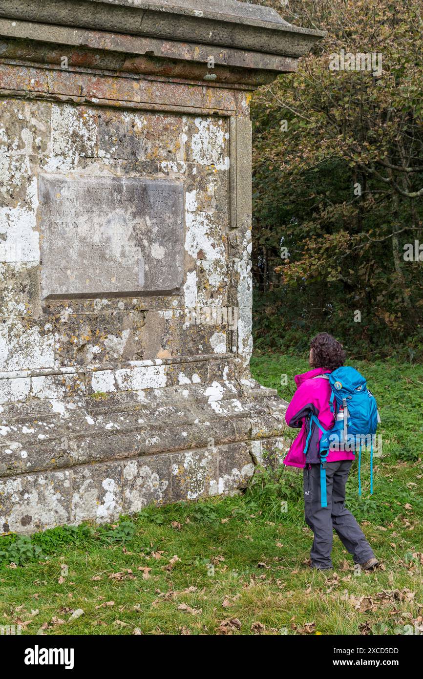 Il monumento Hoy, un memoriale per coloro che morirono durante l'assedio di Sebastopoli durante la guerra di Cromea, Chale, Isola di Wight, Inghilterra, Regno Unito Foto Stock