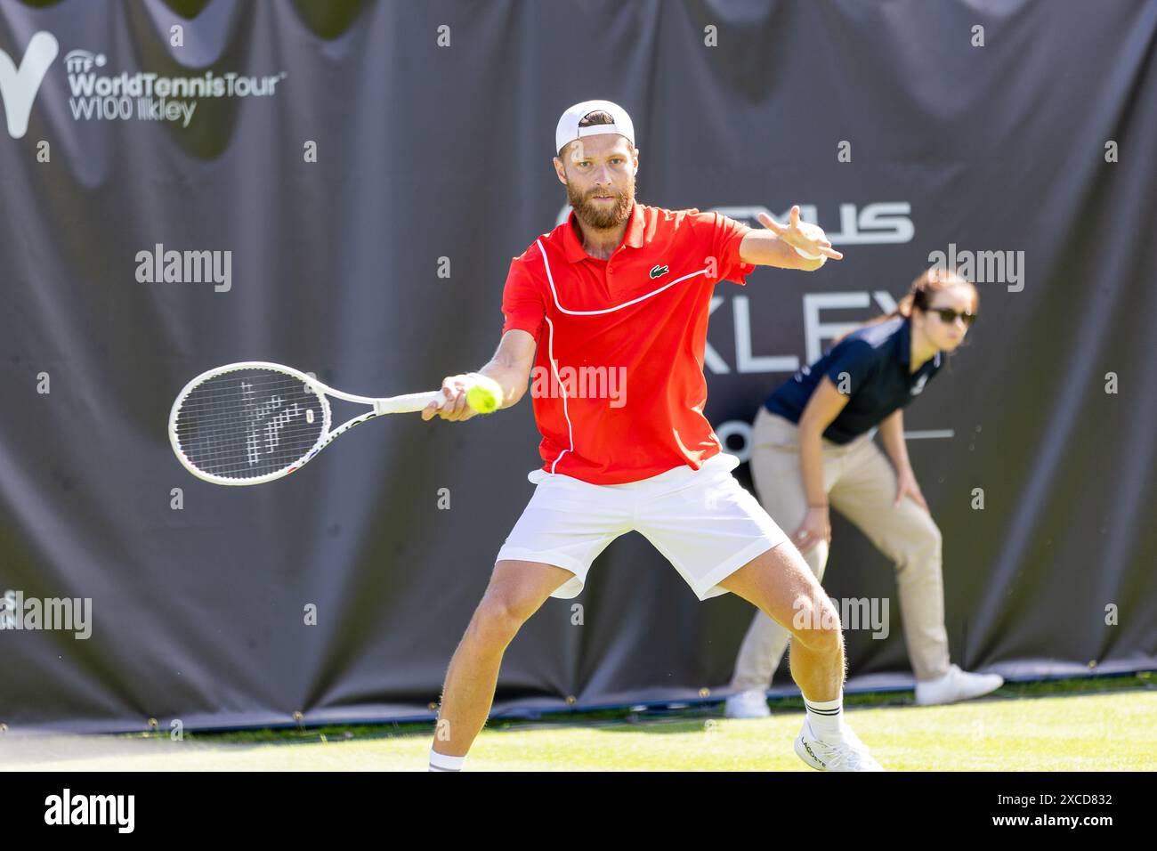 Ilkley, Regno Unito, 16 giugno 2024, Aidan McHugh vs Hugo Gaston Qualifying Match all'Ilkley Lawn Tennis and Squash Club, accreditano Aaron Badkin/Alamy Live News. Foto Stock