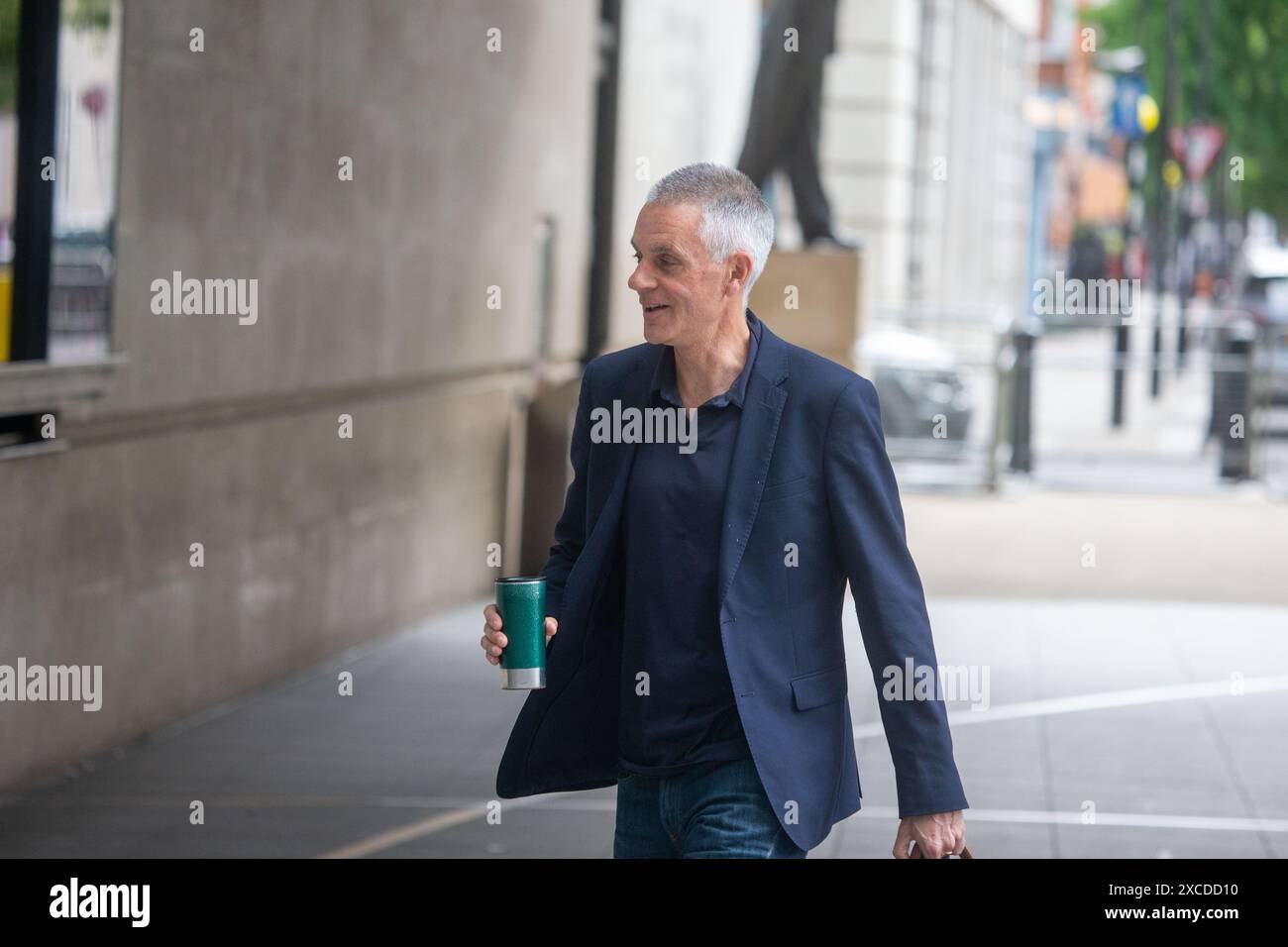 16 giugno 2024, Londra, Inghilterra, Regno Unito: Il direttore generale della BBC TIM DAVIE viene visto fuori New Broadcasting House. (Credit Image: © Tayfun Salci/ZUMA Press Wire) SOLO PER USO EDITORIALE! Non per USO commerciale! Foto Stock
