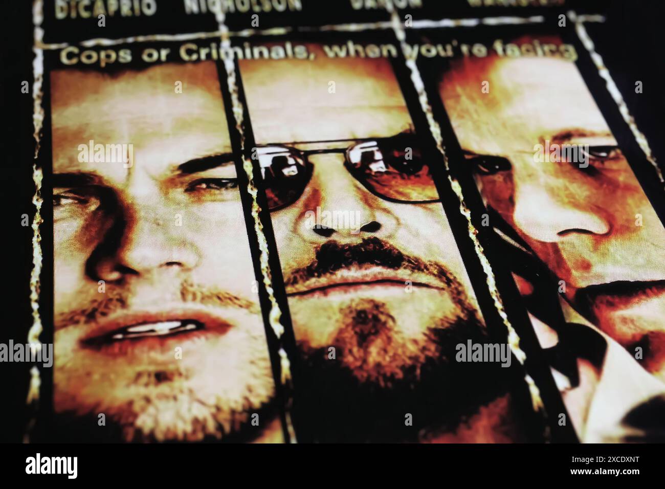 Viersen, Germania - 9 maggio. 2024: Dettaglio del poster artistico del cinema tratto dal film The Departed con Jack Nicholson, Leonardo DiCaprio, Matt Damon del 2006 Foto Stock