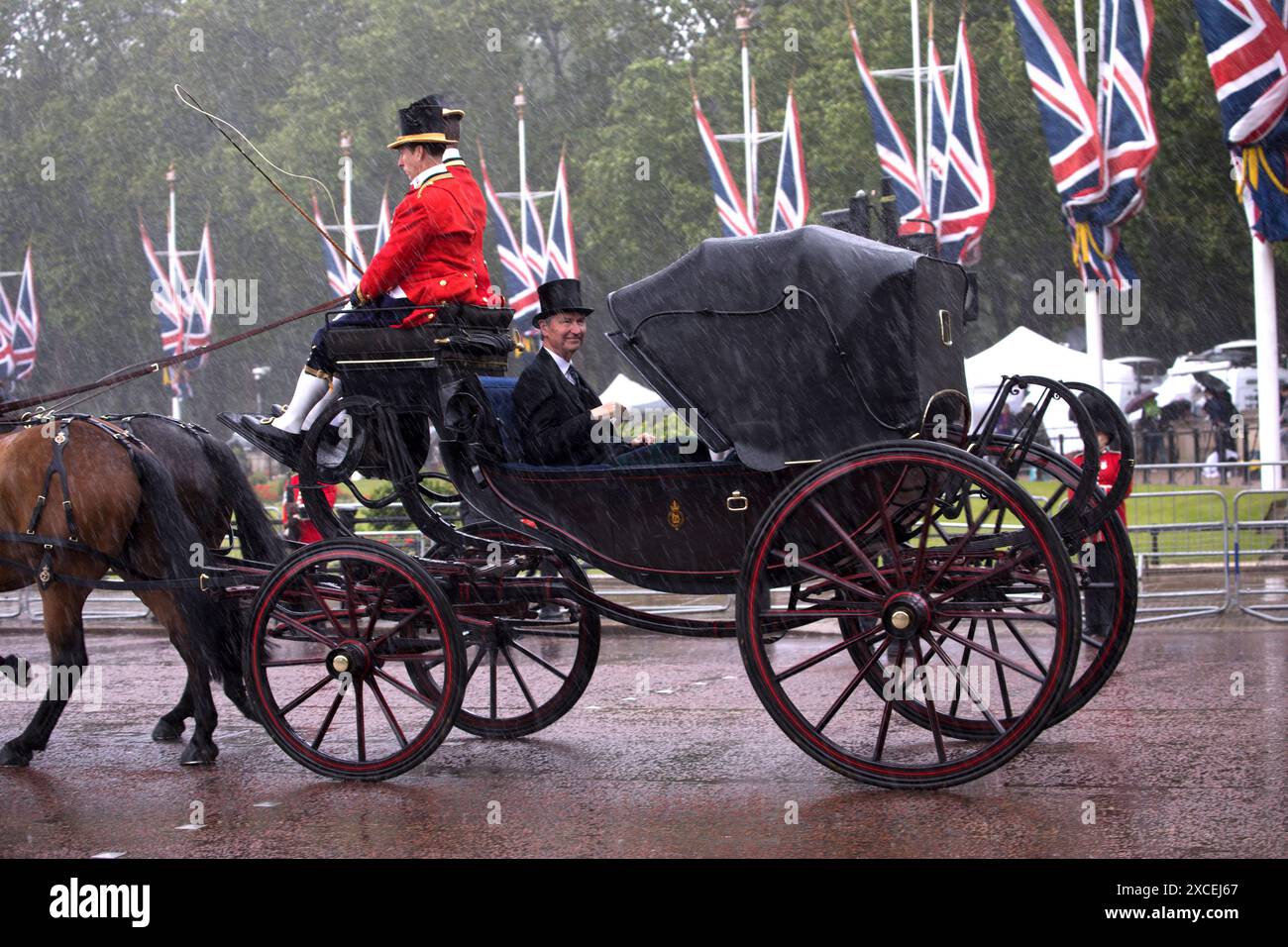 Sir Timothy Laurence in carrozza aperta The Mall London Trooping the Colour Color 2024 Foto Stock