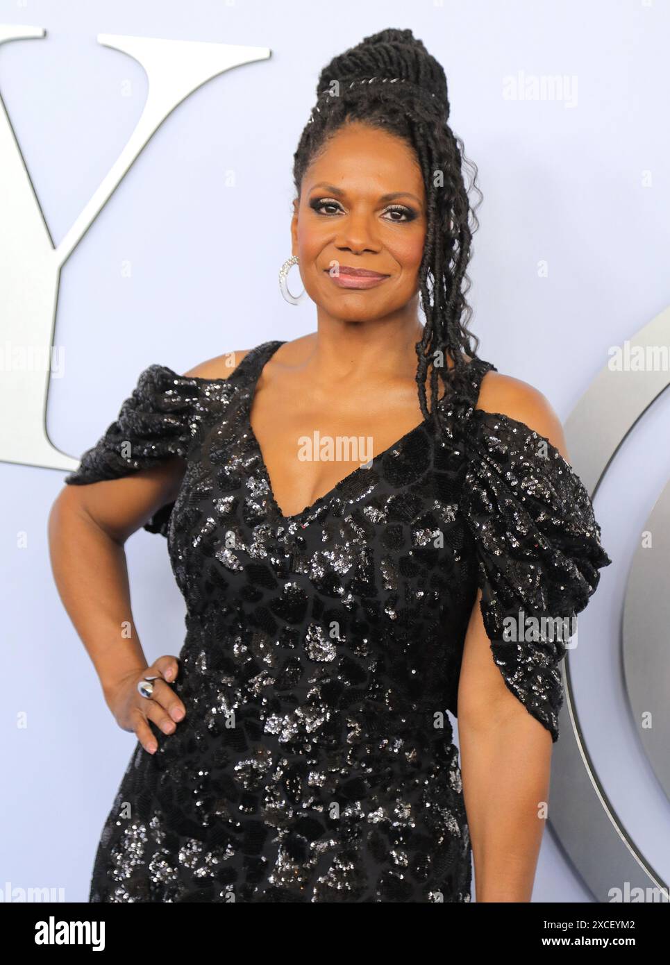 New York, Stati Uniti. 16 giugno 2024. Audra McDonald arriva sul Red carpet al 77° Annual Tony Awards al David H. Koch Theater al Lincoln Center for the Performing Arts domenica 16 giugno 2024 a New York. Foto di Serena Xu-Ning/UPI credito: UPI/Alamy Live News Foto Stock