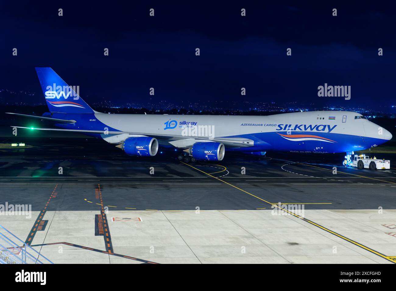 Silk Way West Boeing 747-8 rimandato all'aeroporto di Adelaide. Foto Stock