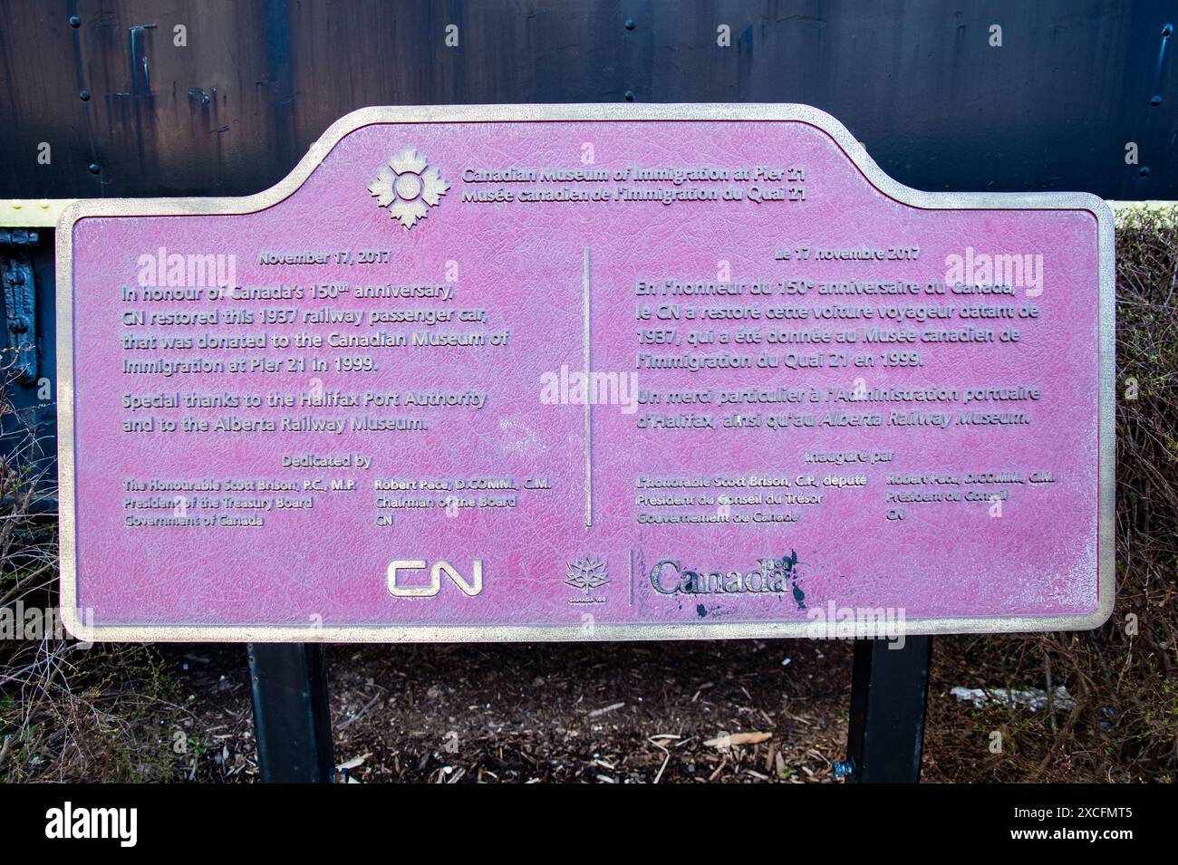 Carrozza ferroviaria CN restaurata con targa al Molo 21 nel distretto portuale di Halifax, nuova Scozia, Canada Foto Stock