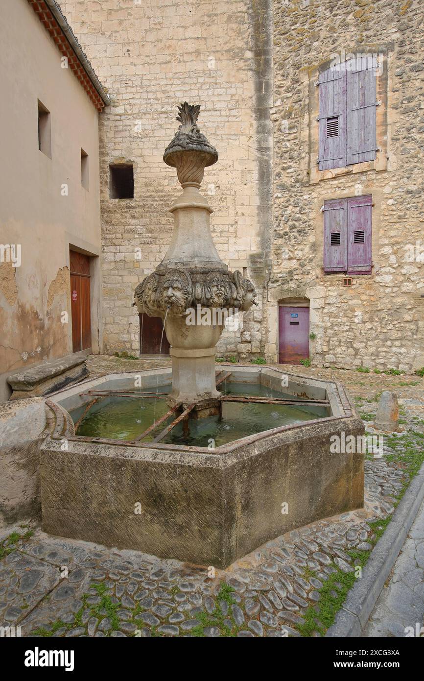 Fontaine du Gigot, fontana, Pernes-les-Fontaines, Vaucluse, Provenza, Francia Foto Stock