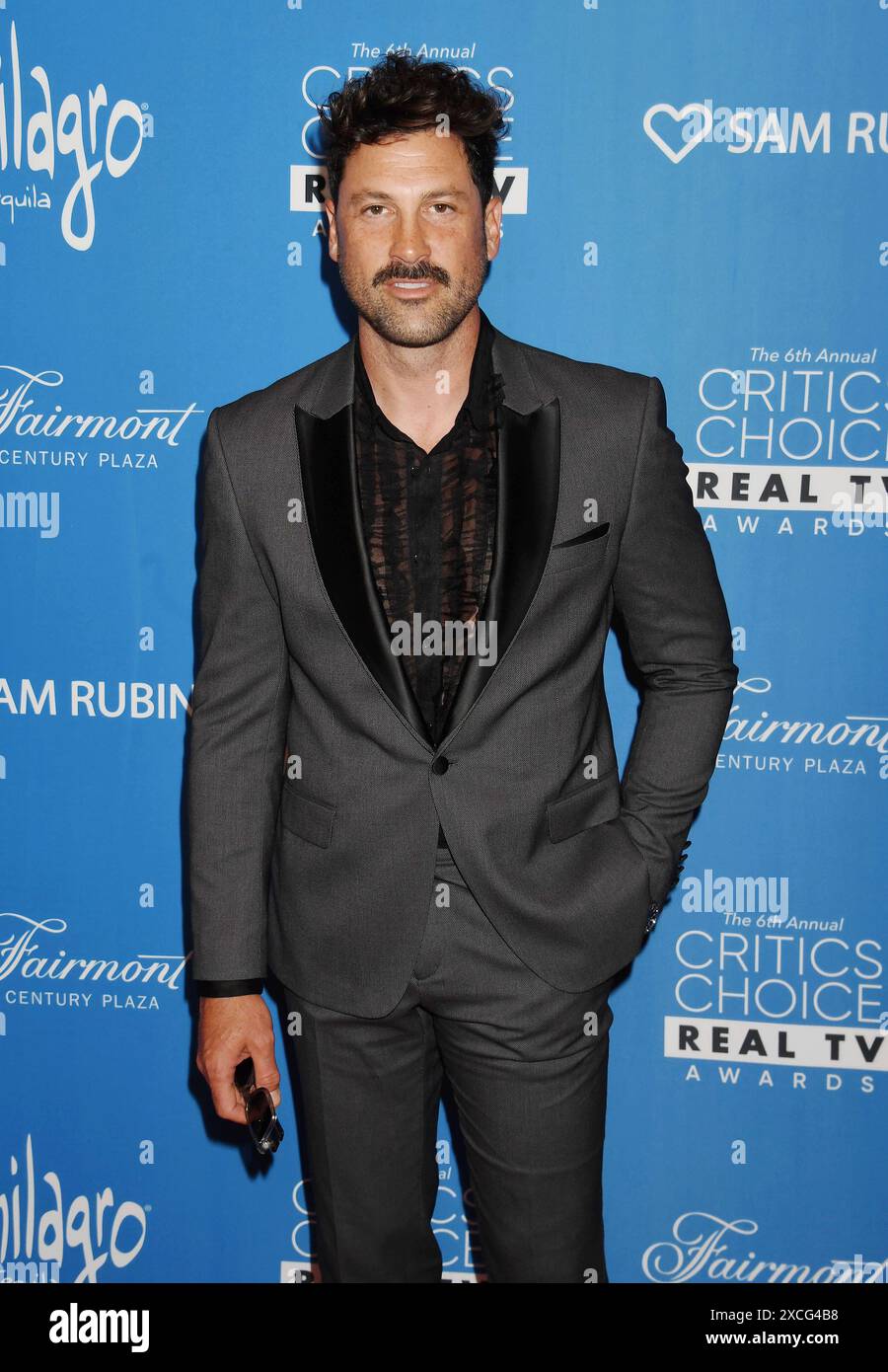 LOS ANGELES, CALIFORNIA - 15 GIUGNO: Maksim Chmerkovskiy partecipa al sesto Annual Critics Choice Real TV Awards al Fairmont Century Plaza il 15 giugno 20 Foto Stock