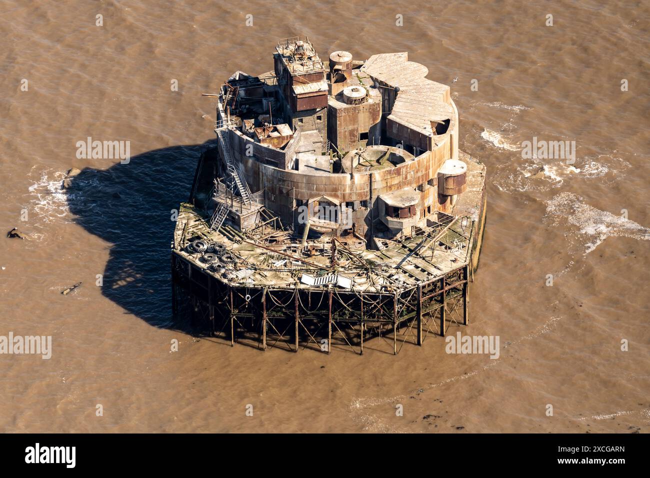 Foto aerea del forte di Bull Sand da 1500 metri circa che mostra la fortificazione della prima e della seconda guerra mondiale nel canale centrale all'ingresso dell'estuario dell'Humber. Torrette a pistola multiple, Foto Stock