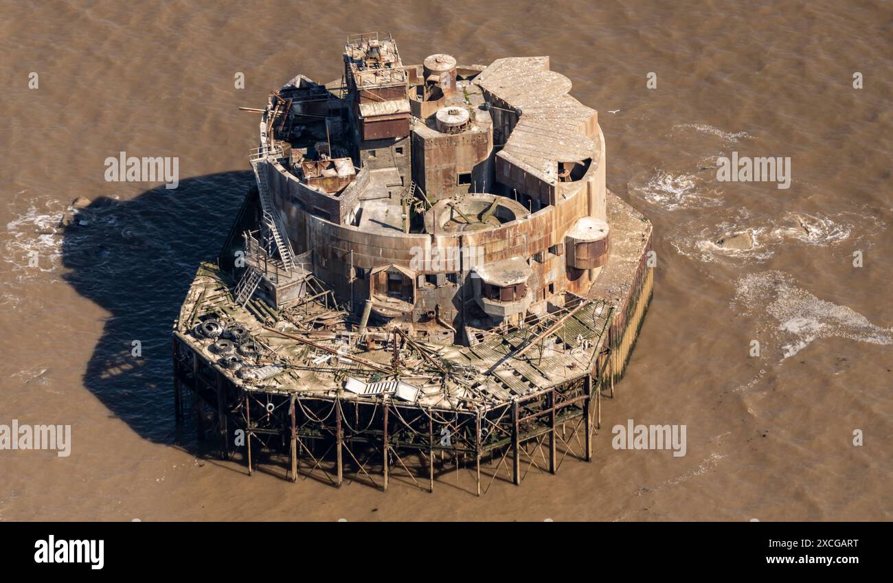 Foto aerea del forte di Bull Sand da 1500 metri circa che mostra la fortificazione della prima e della seconda guerra mondiale nel canale centrale all'ingresso dell'estuario dell'Humber. Torrette a pistola multiple, Foto Stock