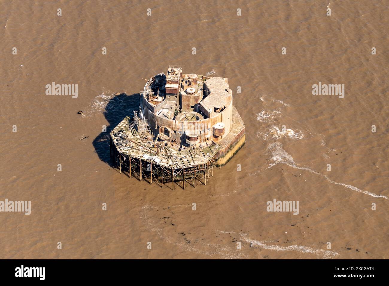 Foto aerea del forte di Bull Sand da 1500 metri circa che mostra la fortificazione della prima e della seconda guerra mondiale nel canale centrale all'ingresso dell'estuario dell'Humber. Torrette a pistola multiple, Foto Stock