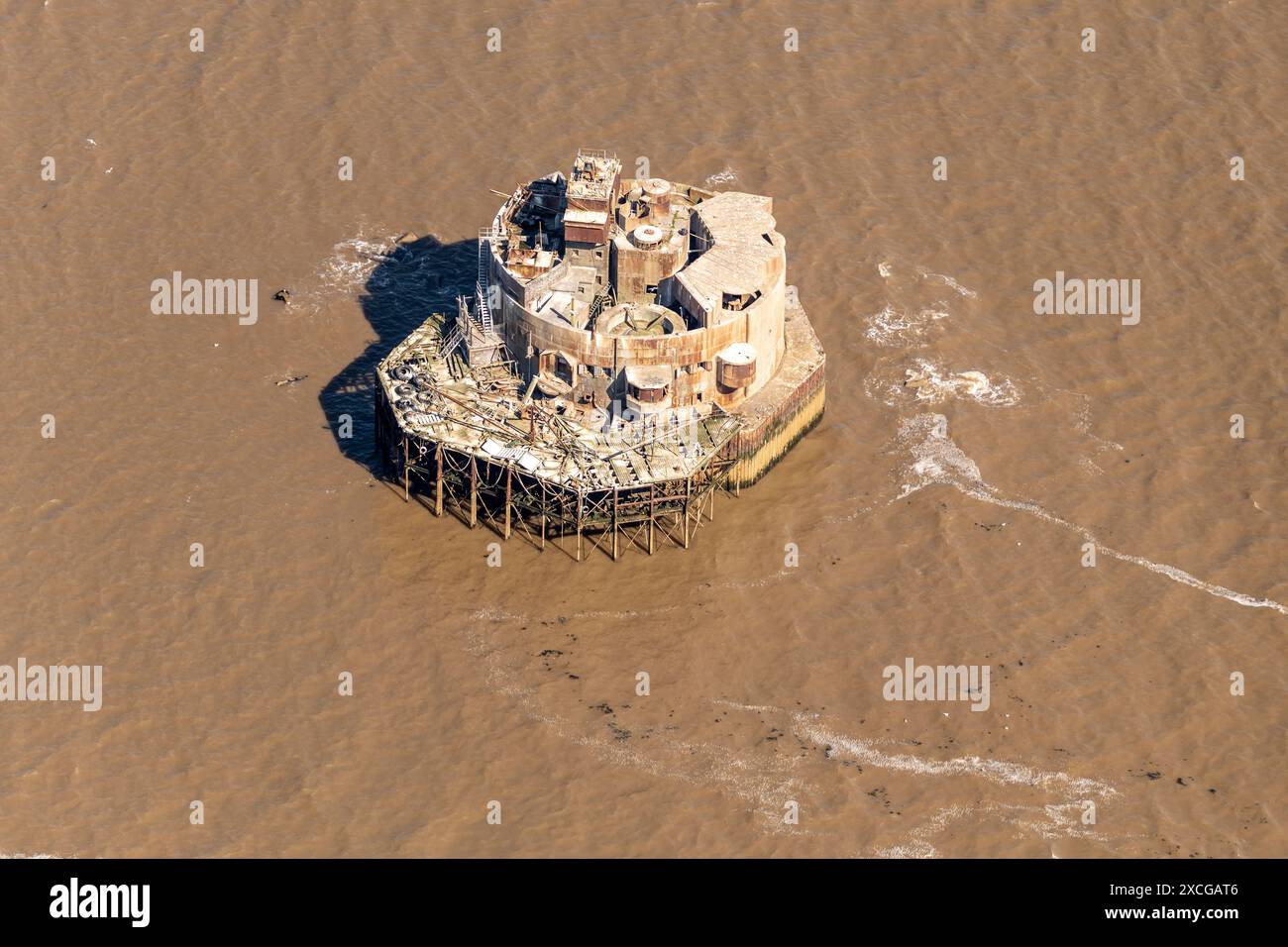 Foto aerea del forte di Bull Sand da 1500 metri circa che mostra la fortificazione della prima e della seconda guerra mondiale nel canale centrale all'ingresso dell'estuario dell'Humber. Torrette a pistola multiple, Foto Stock