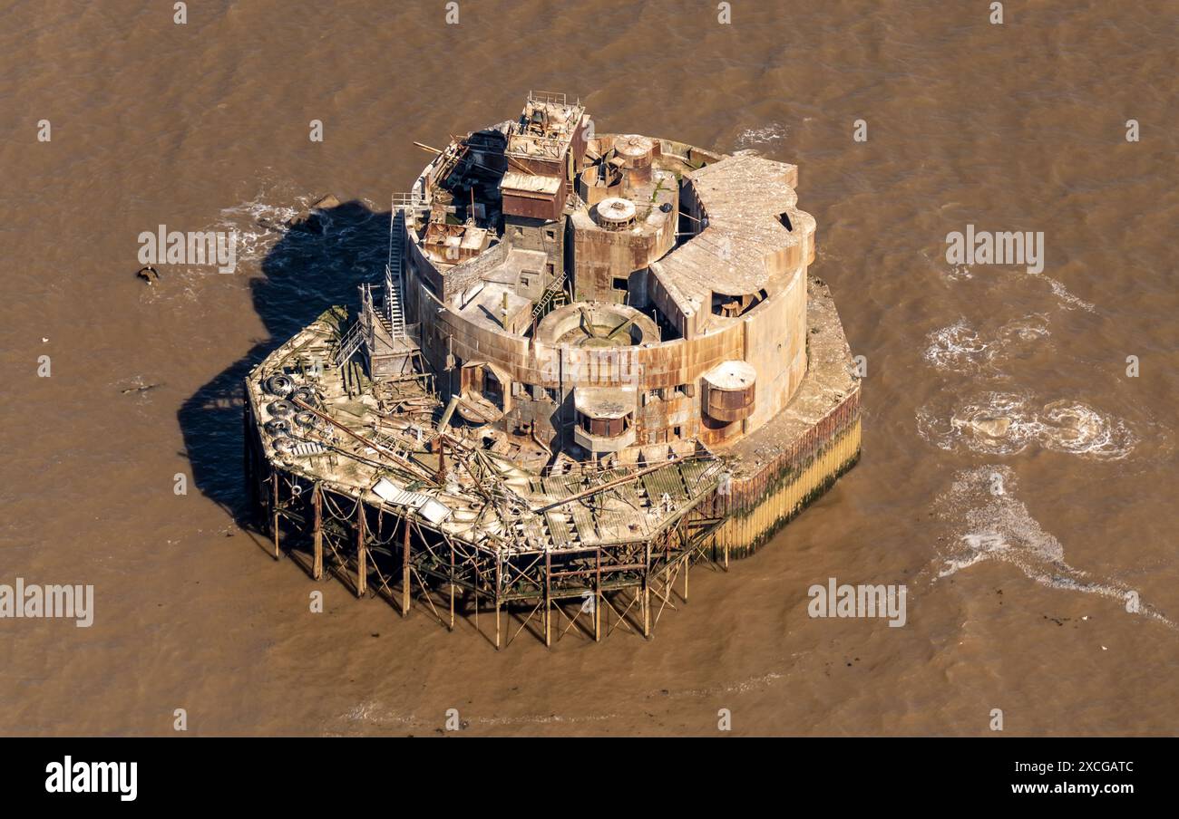 Foto aerea del forte di Bull Sand da 1500 metri circa che mostra la fortificazione della prima e della seconda guerra mondiale nel canale centrale all'ingresso dell'estuario dell'Humber. Torrette a pistola multiple, Foto Stock