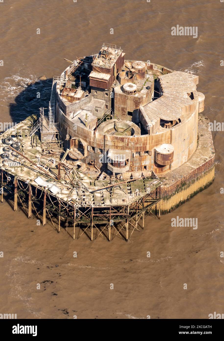 Foto aerea del forte di Bull Sand da 1500 metri circa che mostra la fortificazione della prima e della seconda guerra mondiale nel canale centrale all'ingresso dell'estuario dell'Humber. Torrette a pistola multiple, Foto Stock