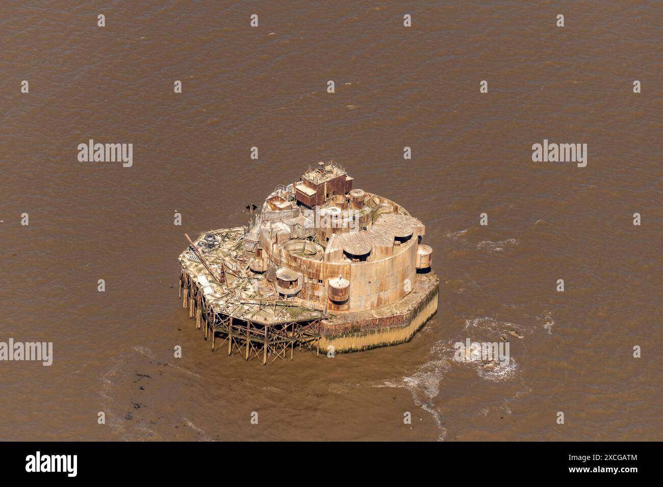 Foto aerea del forte di Bull Sand da 1500 metri circa che mostra la fortificazione della prima e della seconda guerra mondiale nel canale centrale all'ingresso dell'estuario dell'Humber. Torrette a pistola multiple, Foto Stock