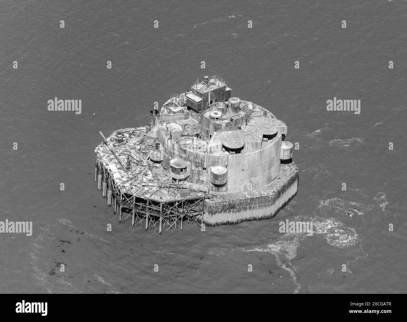 Foto aerea del forte di Bull Sand da 1500 metri circa che mostra la fortificazione della prima e della seconda guerra mondiale nel canale centrale all'ingresso dell'estuario dell'Humber. Torrette a pistola multiple, Foto Stock