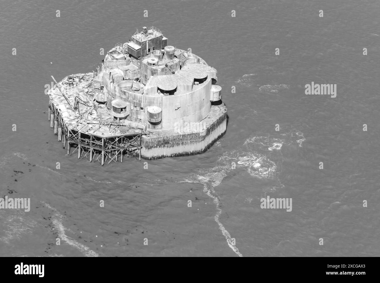 Foto aerea del forte di Bull Sand da 1500 metri circa che mostra la fortificazione della prima e della seconda guerra mondiale nel canale centrale all'ingresso dell'estuario dell'Humber. Torrette a pistola multiple, Foto Stock