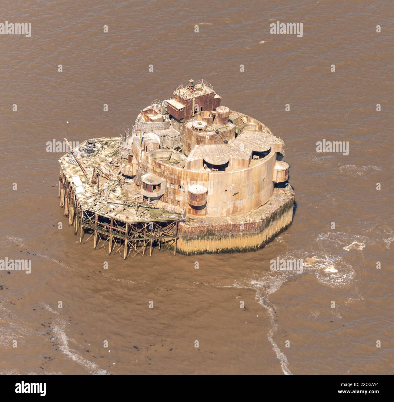 Foto aerea del forte di Bull Sand da 1500 metri circa che mostra la fortificazione della prima e della seconda guerra mondiale nel canale centrale all'ingresso dell'estuario dell'Humber. Torrette a pistola multiple, Foto Stock