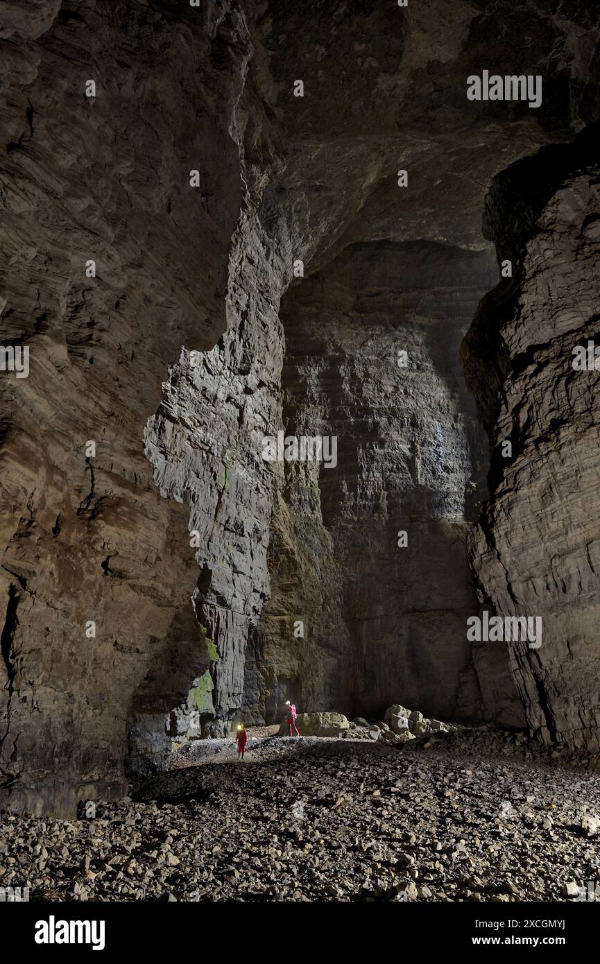 Spedizione di speleologia per esplorare le grotte del Mastersystem di Tongzi nella parte settentrionale della contea di Wulong, nella provincia cinese di Chongqing Foto Stock