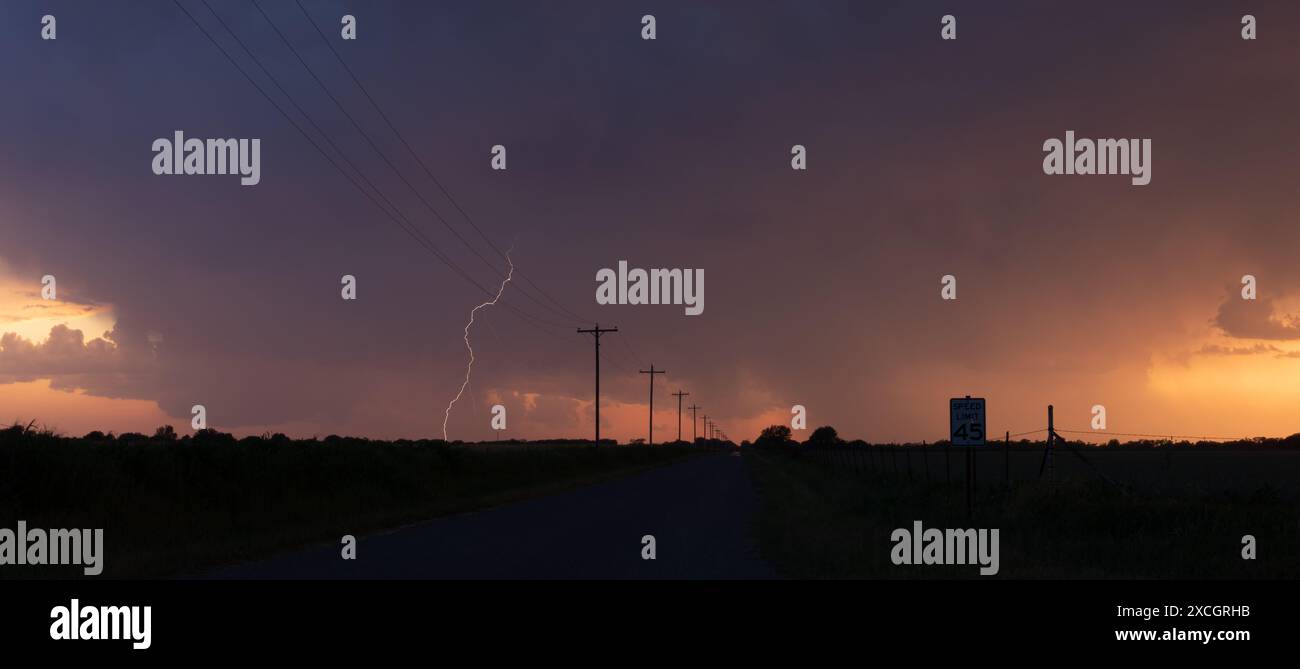 Tempesta con un fulmine Foto Stock