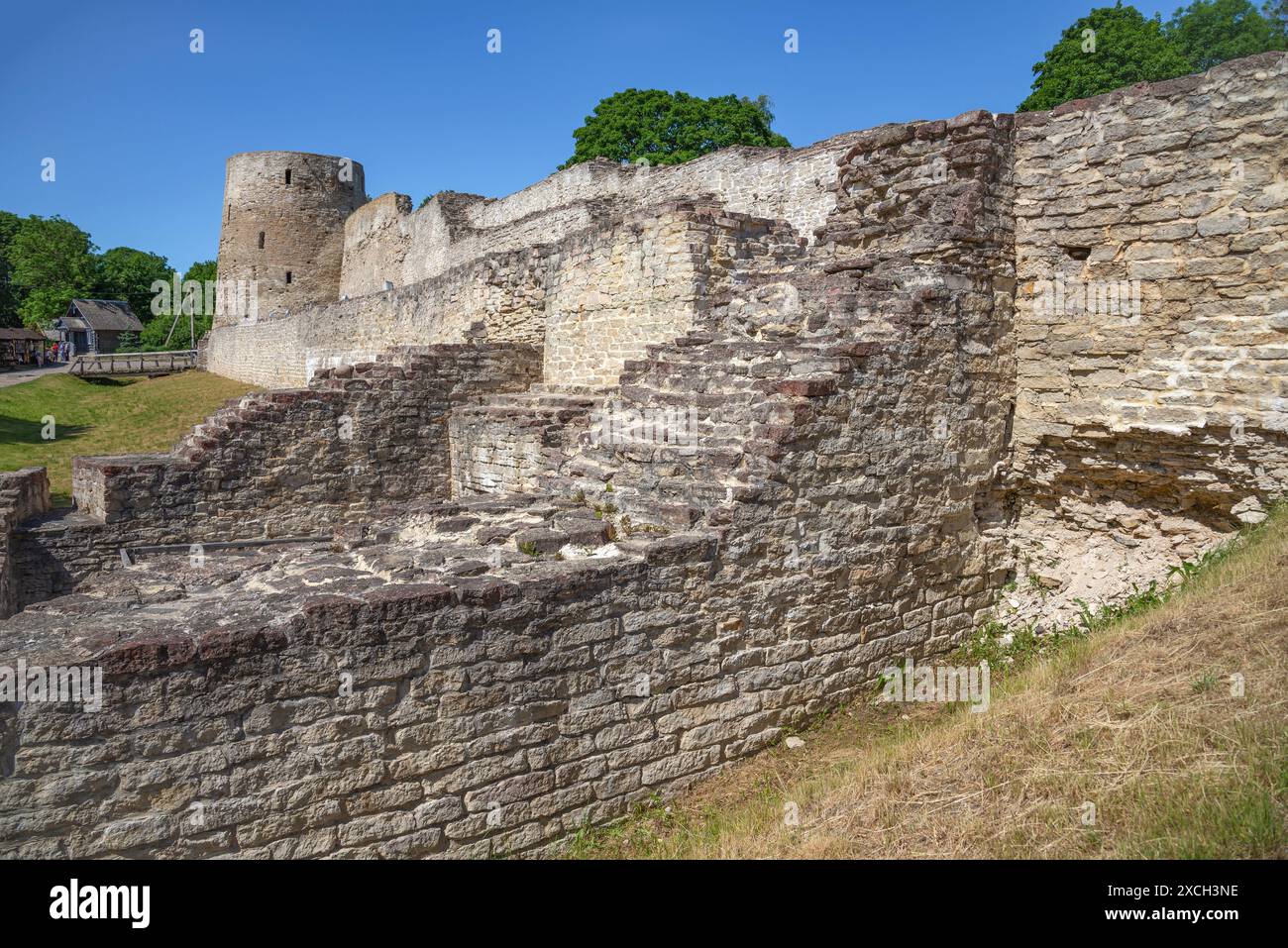 Zahab dell'antica fortezza di Izborsk. Regione di Pskov, Russia Foto Stock