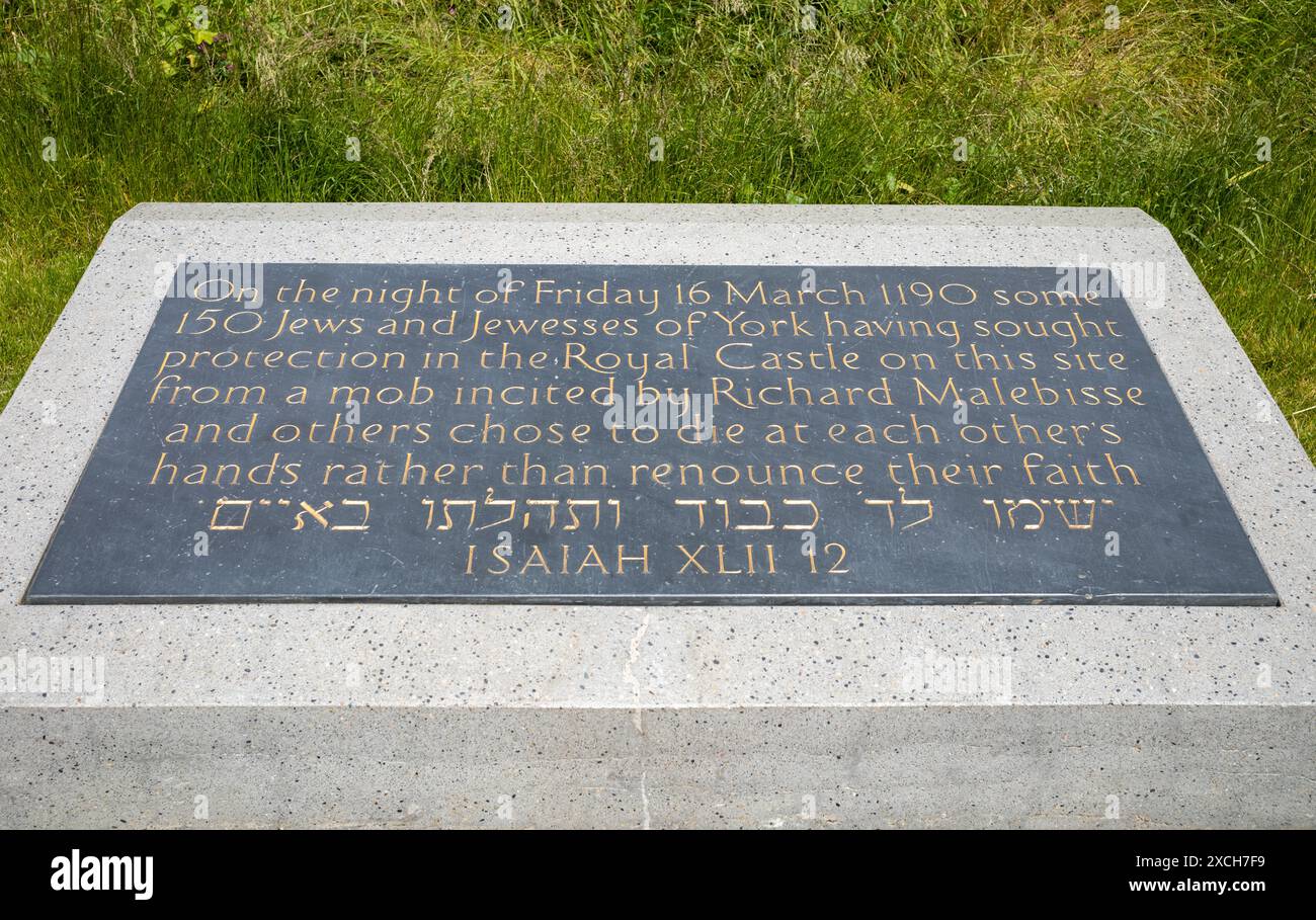 Un memoriale a circa 150 ebrei che il 16 marzo 1190 si uccisero in una rivolta antisemita piuttosto che affrontare la conversione forzata al cristianesimo, York C. Foto Stock