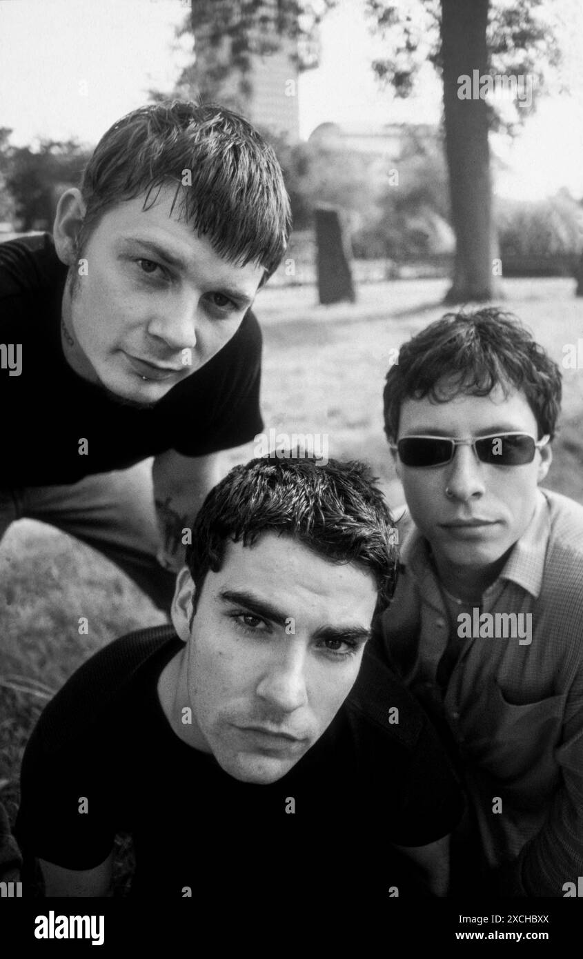 STEREOPHONICS, YOUNG, CARDIFF BIG WEEKEND, 1997: The Stereophonics Original lineup fotografato prima di headliner Friday Night al Big Weekend Festival on City Lawns a Cardiff, Galles, Regno Unito l'8 agosto 1997. Foto: Rob Watkins. INFO: Stereophonics, una band rock gallese, emerse negli anni '1990 come figure di spicco del rock britannico. Con la voce e i successi di Kelly Jones come "Dakota", hanno raggiunto il successo commerciale. La loro discografia riflette un diverso mix di generi rock, mostrando il loro fascino duraturo. Foto Stock