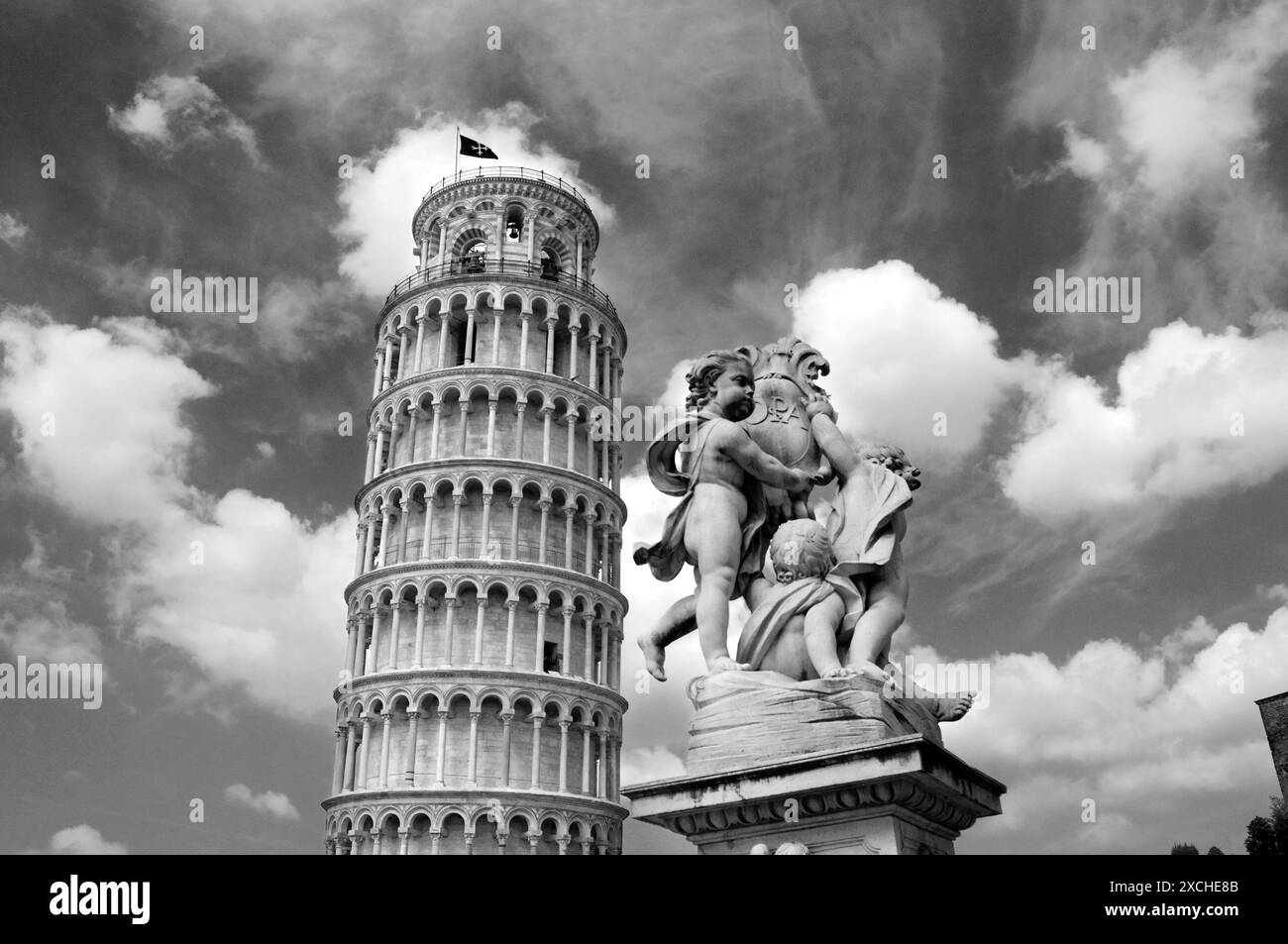 L'Italia, Toscana, Pisa, Torre Pendente e statua Foto Stock