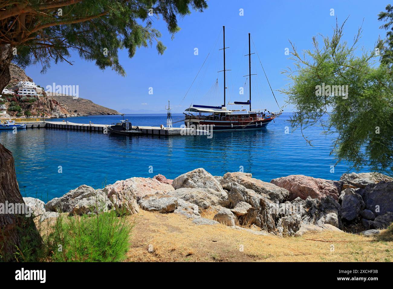 Il porto, l'isola di Tilos, le isole del Dodecaneso, la Grecia. Foto Stock