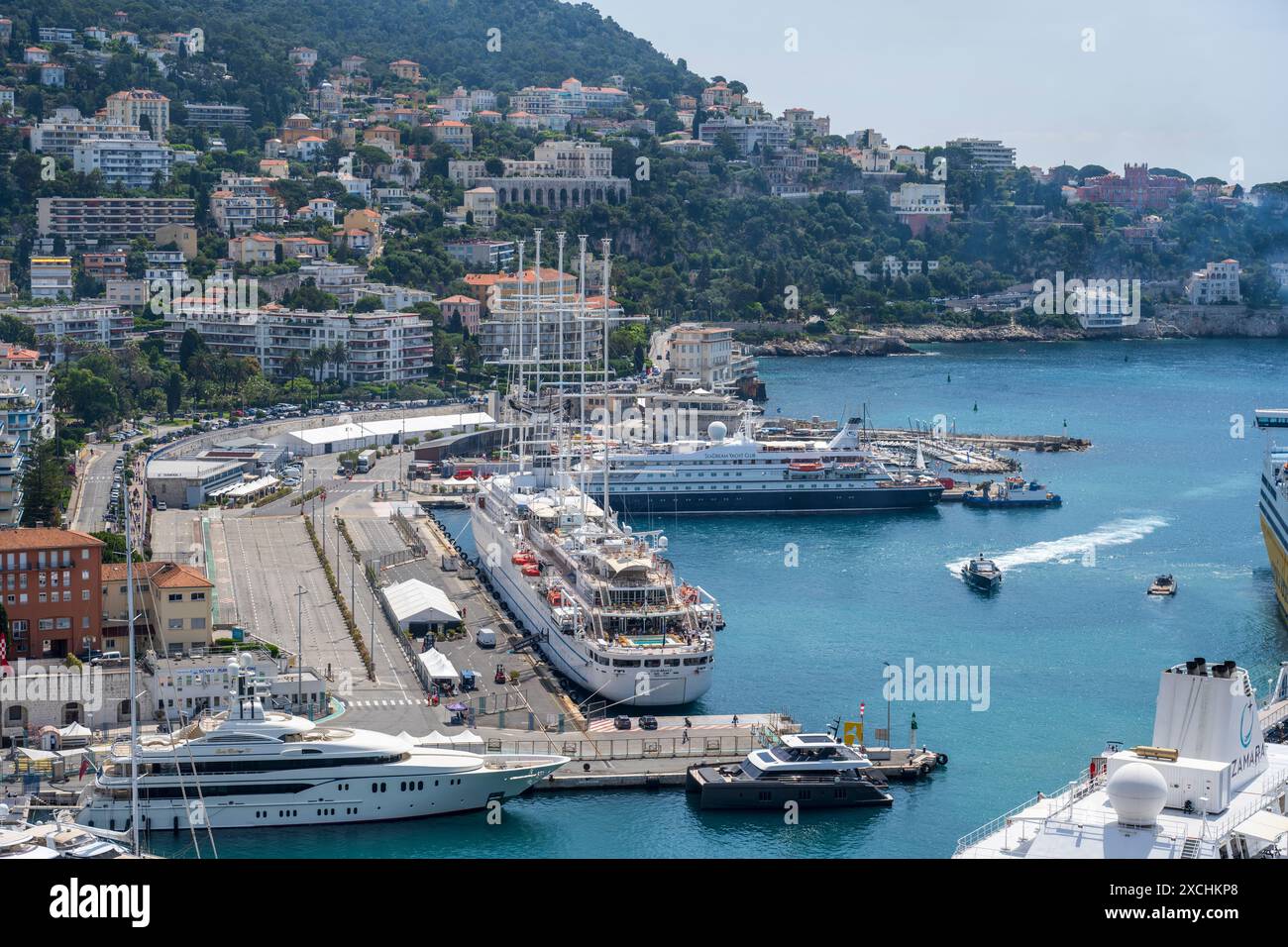 Navi da crociera e traghetti a Port Lympia a Nizza, Costa Azzurra, Côte d'Azur, Provenza, Francia Foto Stock