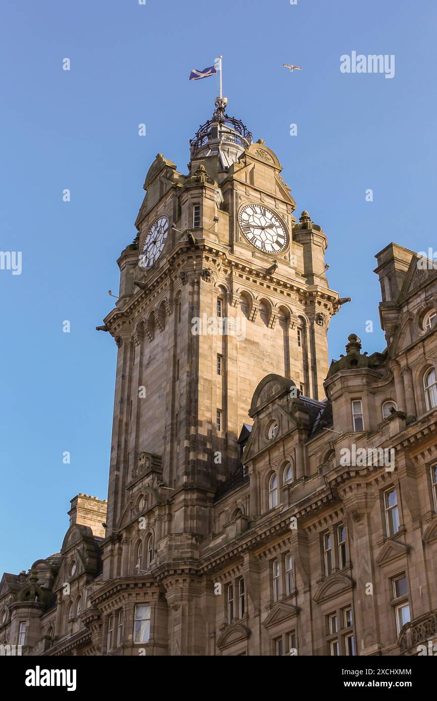 Edimburgo, Scozia. Il Balmoral, un hotel di lusso e punto di riferimento situato nel cuore della città, all'estremità est di Princes Street Foto Stock