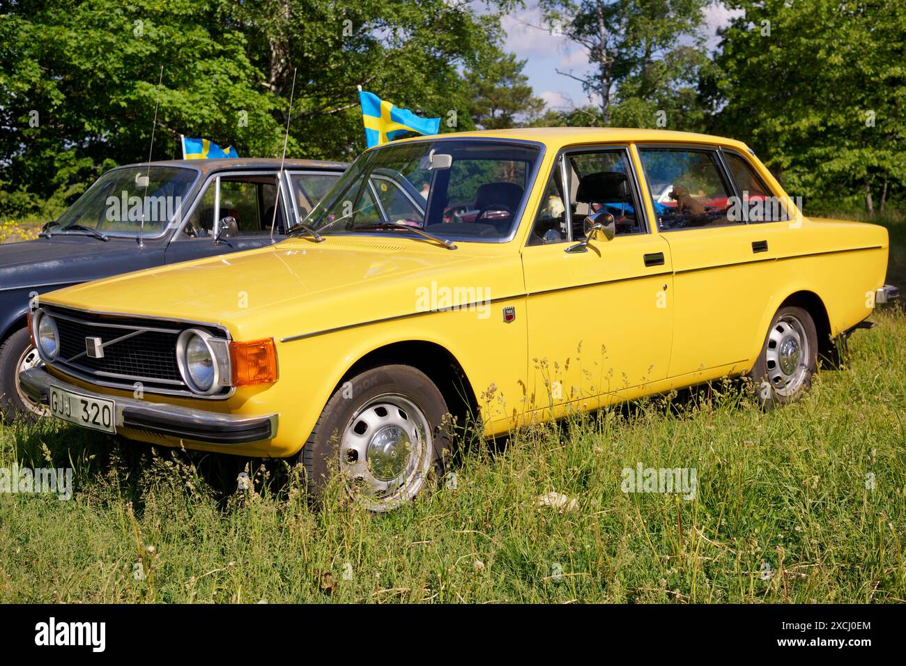 Auto a motore retrò, Volvo 144 gialla Foto Stock