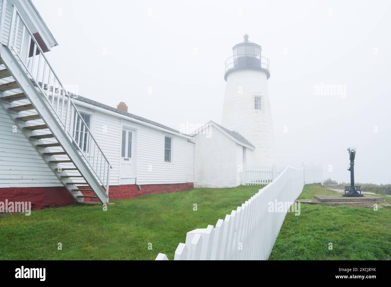 Faro di Pemaquid Point con nebbia. Maine Foto Stock