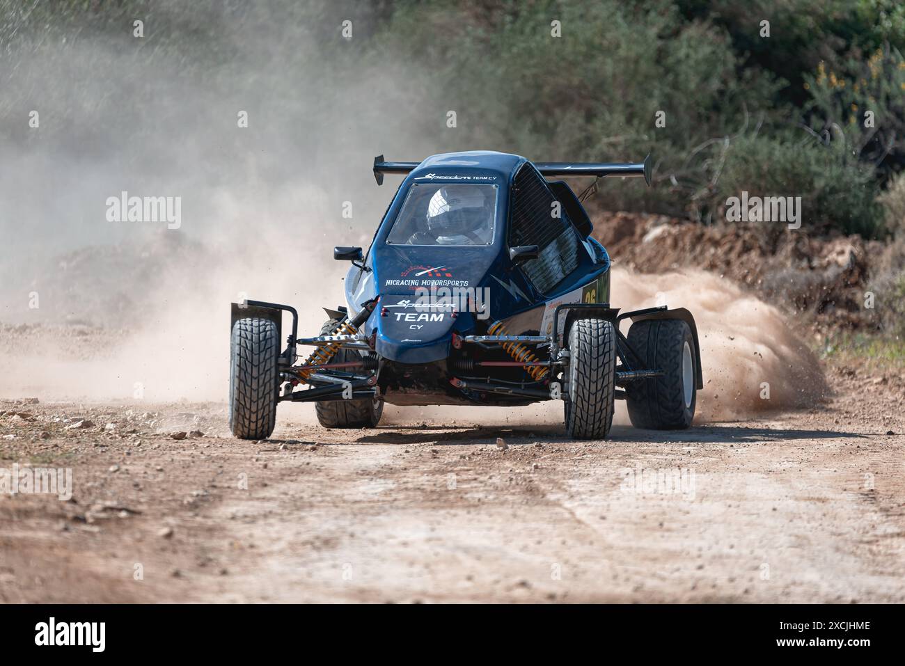 Anogyra, Cipro - 29 gennaio 2023: Speed Car Wonder sta gettando polvere all'Anogyra Rally Sprint 2023 Foto Stock