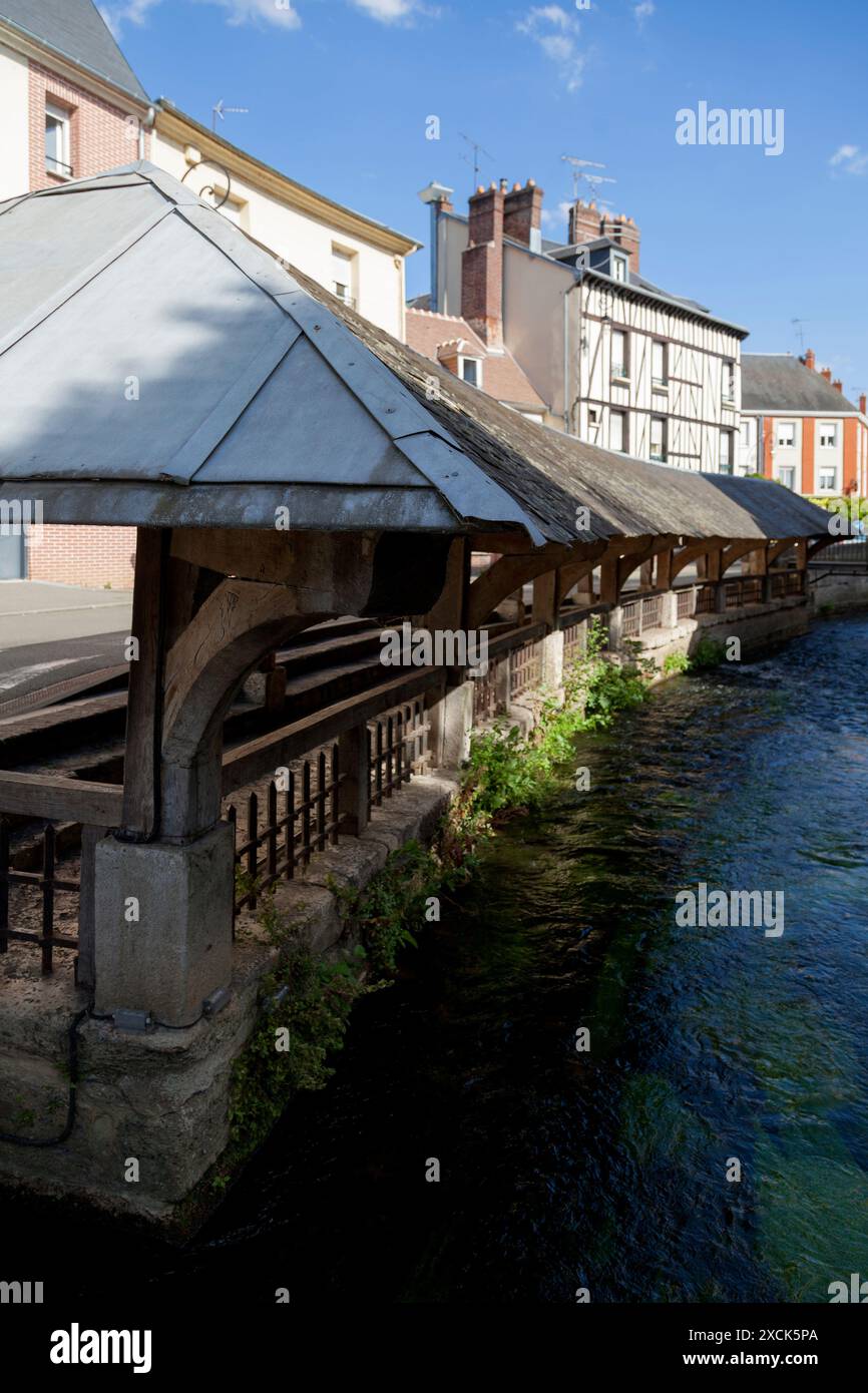 Le origini della Wash-House di rue des Argillières a Gisors risalgono al XV secolo. Situato sulle rive del fiume Epte, questo edificio Foto Stock