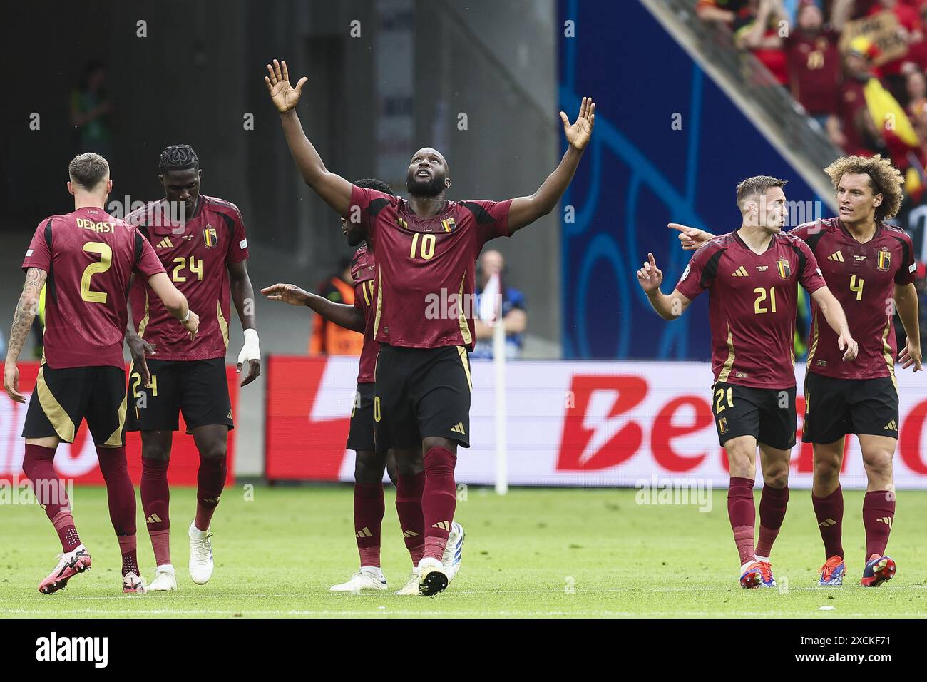 Francoforte, Germania. 17 giugno 2024. Il belga Romelu Lukaku celebra dopo aver segnato prima della cancellazione della rete durante una partita di calcio tra la nazionale belga dei Red Devils e la Slovacchia, lunedì 17 giugno 2024 a Francoforte sul meno, Germania, la prima partita nella fase a gironi dei campionati europei UEFA Euro 2024. BELGA PHOTO BRUNO FAHY credito: Belga News Agency/Alamy Live News Foto Stock