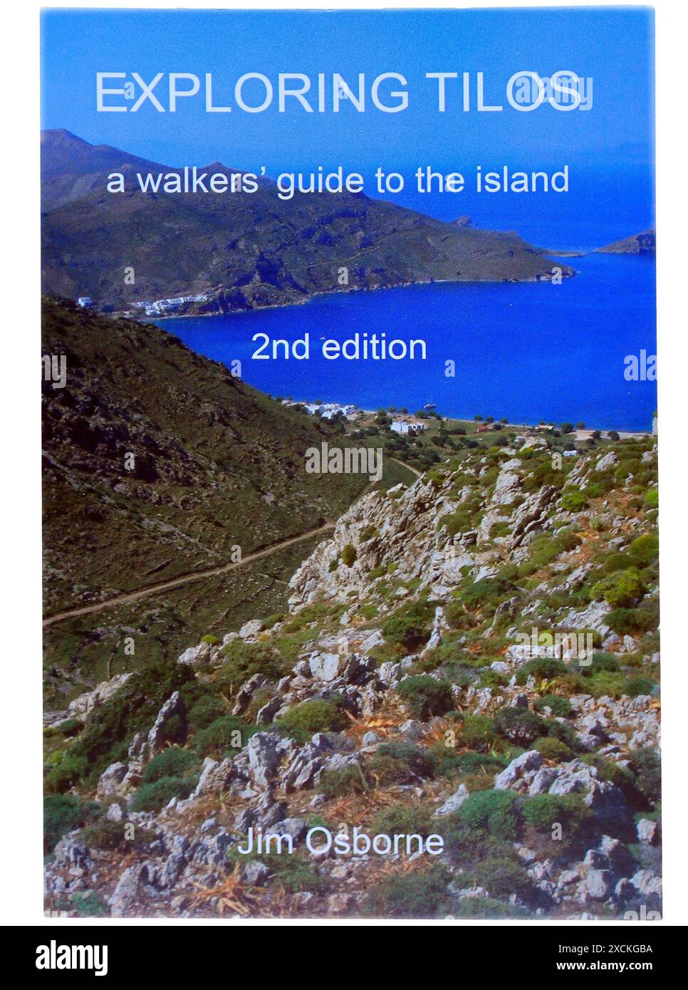 Exploring Tilos - una guida escursionistica sull'isola (2a edizione) di Jim Osborne. Copertina anteriore su sfondo bianco. Configurazione studio. Foto Stock