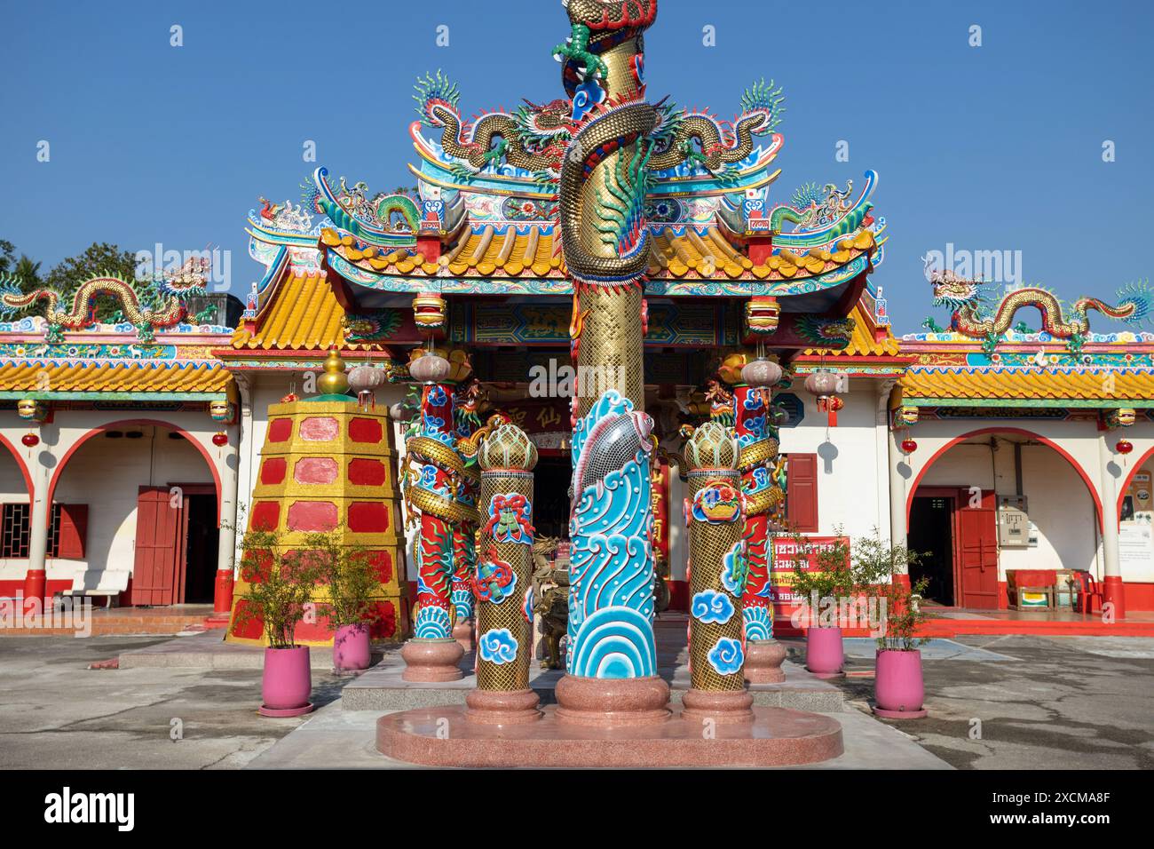Trang, Thailandia - 22 gennaio 2024: Il Santuario di Ta Kong Yea è un tempio in stile cinese situato a Trang, Thailandia. Il santuario ospita il Tham Kong Yia deit Foto Stock