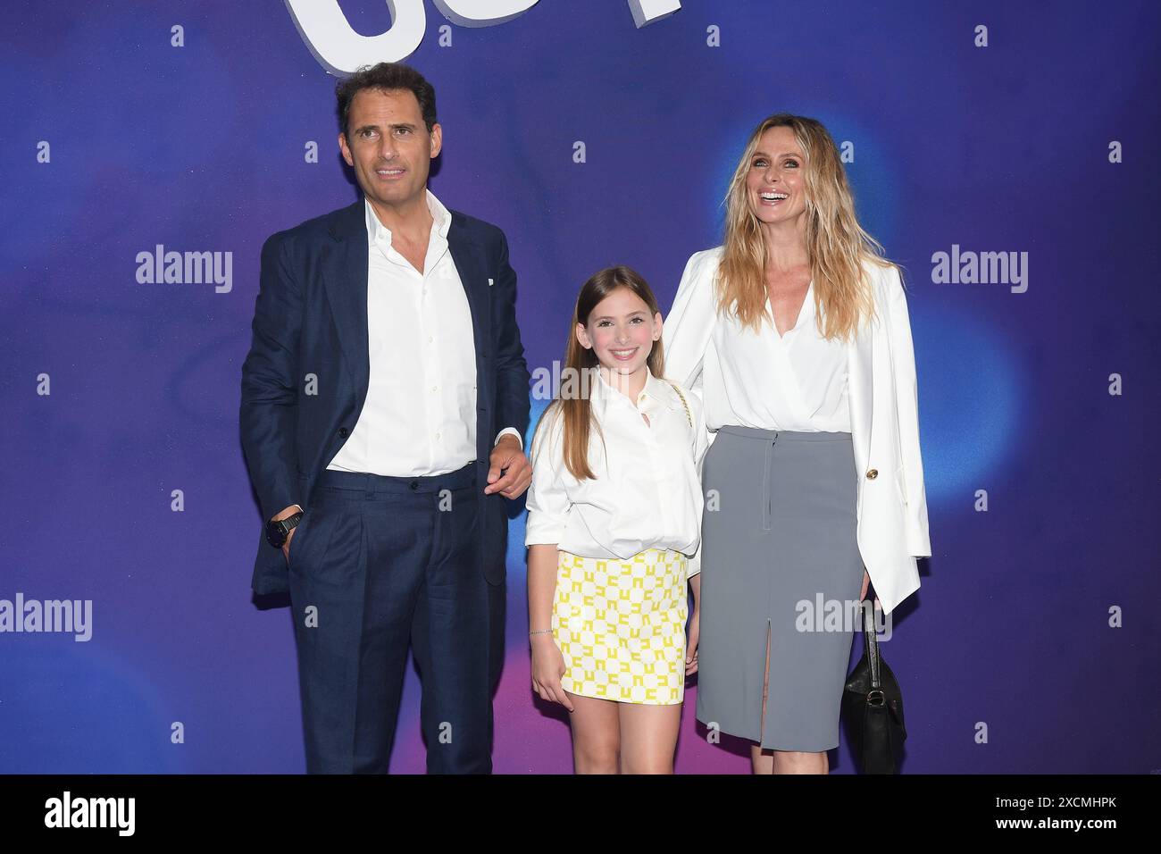 Roma, Italia. 17 giugno 2024. Roma, lo Space Cinema moderno prima del film "Inside Out 2", nella foto: Serena Autieri con Enrico Griselli e la figlia Giulia credito: Agenzia fotografica indipendente/Alamy Live News Foto Stock